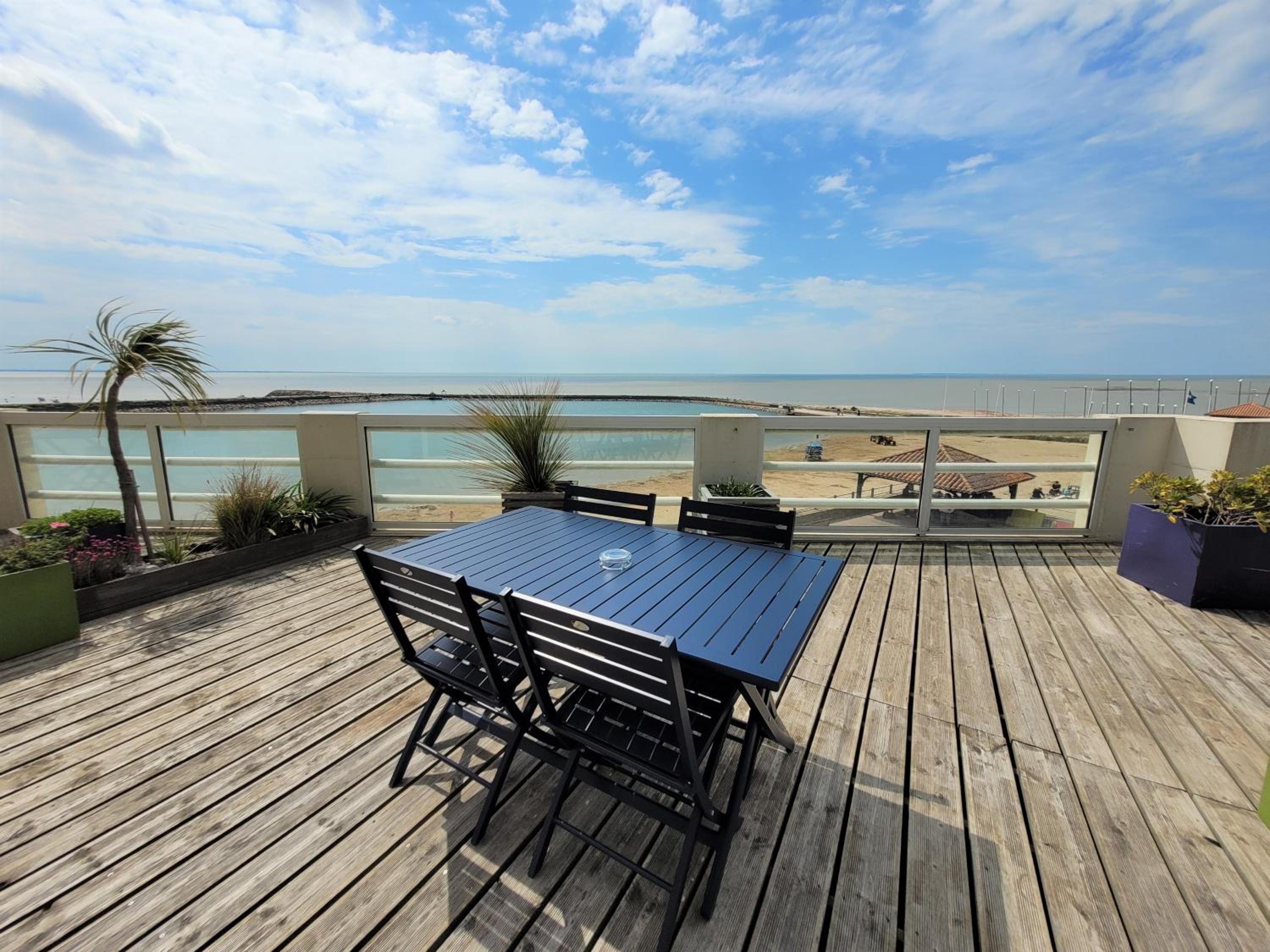 Hôtel de charme & SPA Villa Cosare sur la promenade bord de plage 20m de la mer