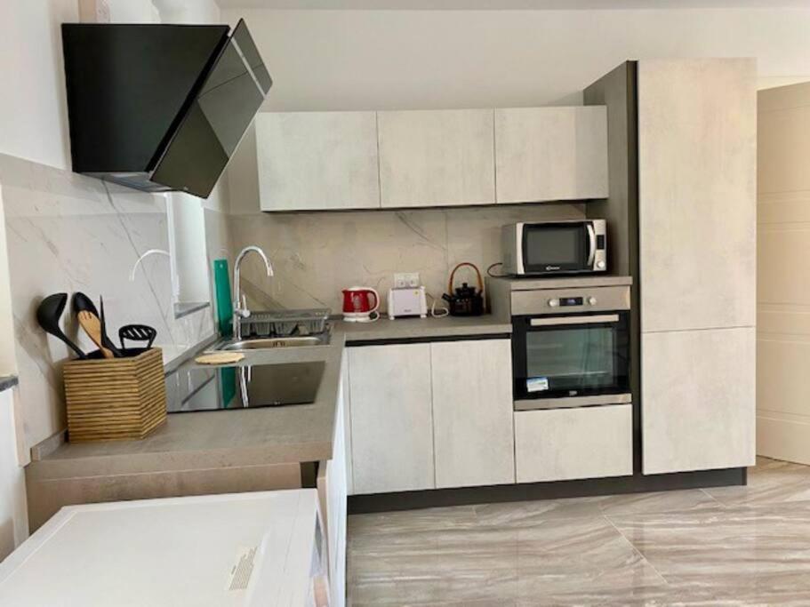 Sliema, Stylish 1 Bedroom Apartment with Parking. view 3