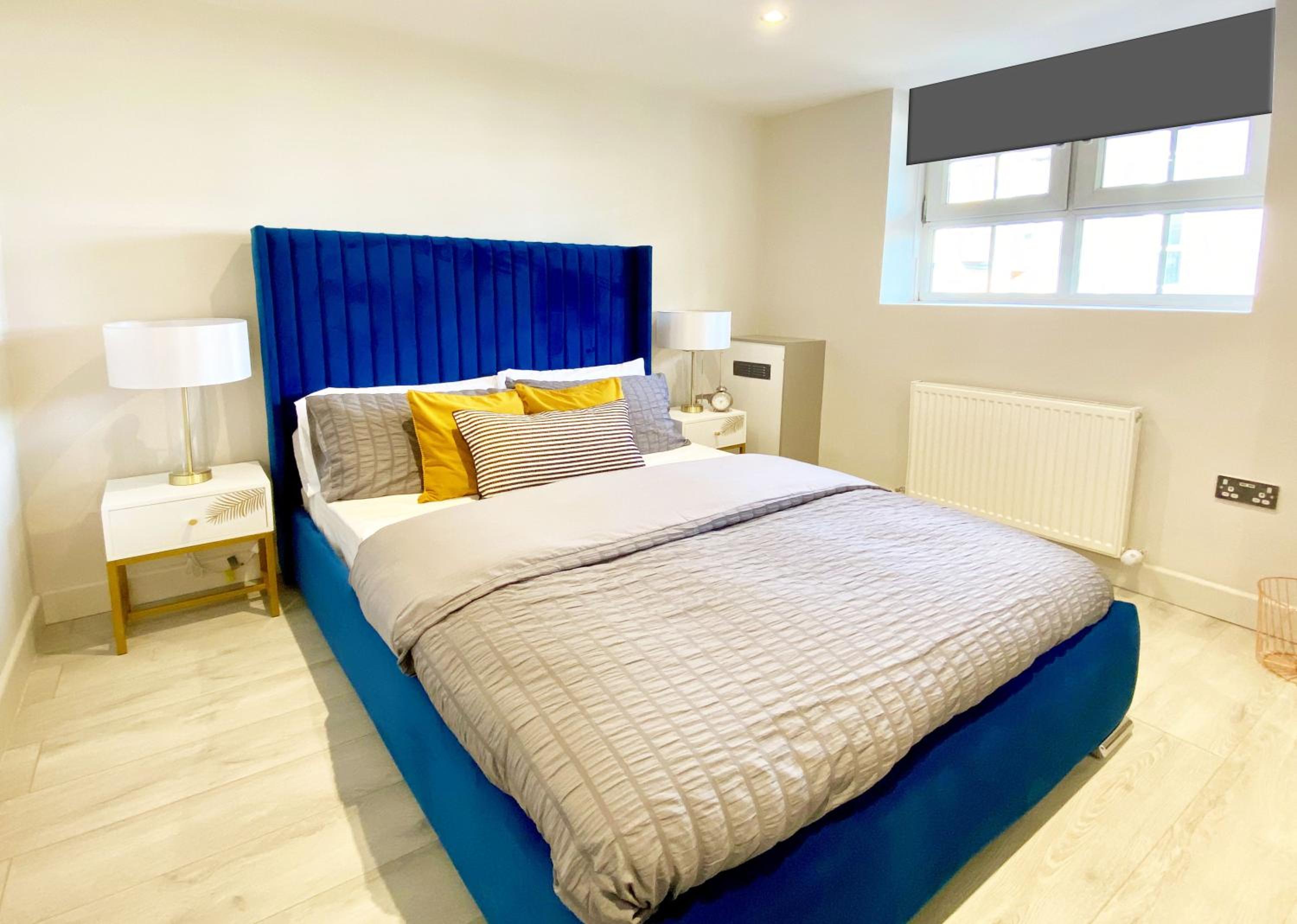 PERFECT CENTRAL LOCATION- 5 minutes from TOWER BRIDGE ! 8 minutes walk from tube