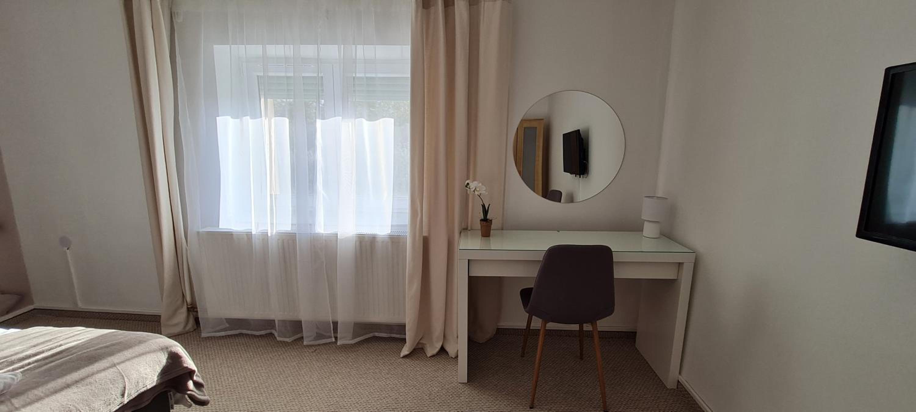 Lugas Apartman Miskolctapolca 2 Hálószoba 50m2 Dézsa és Jakuzzi közel a Barlangfürdőhöz view 2