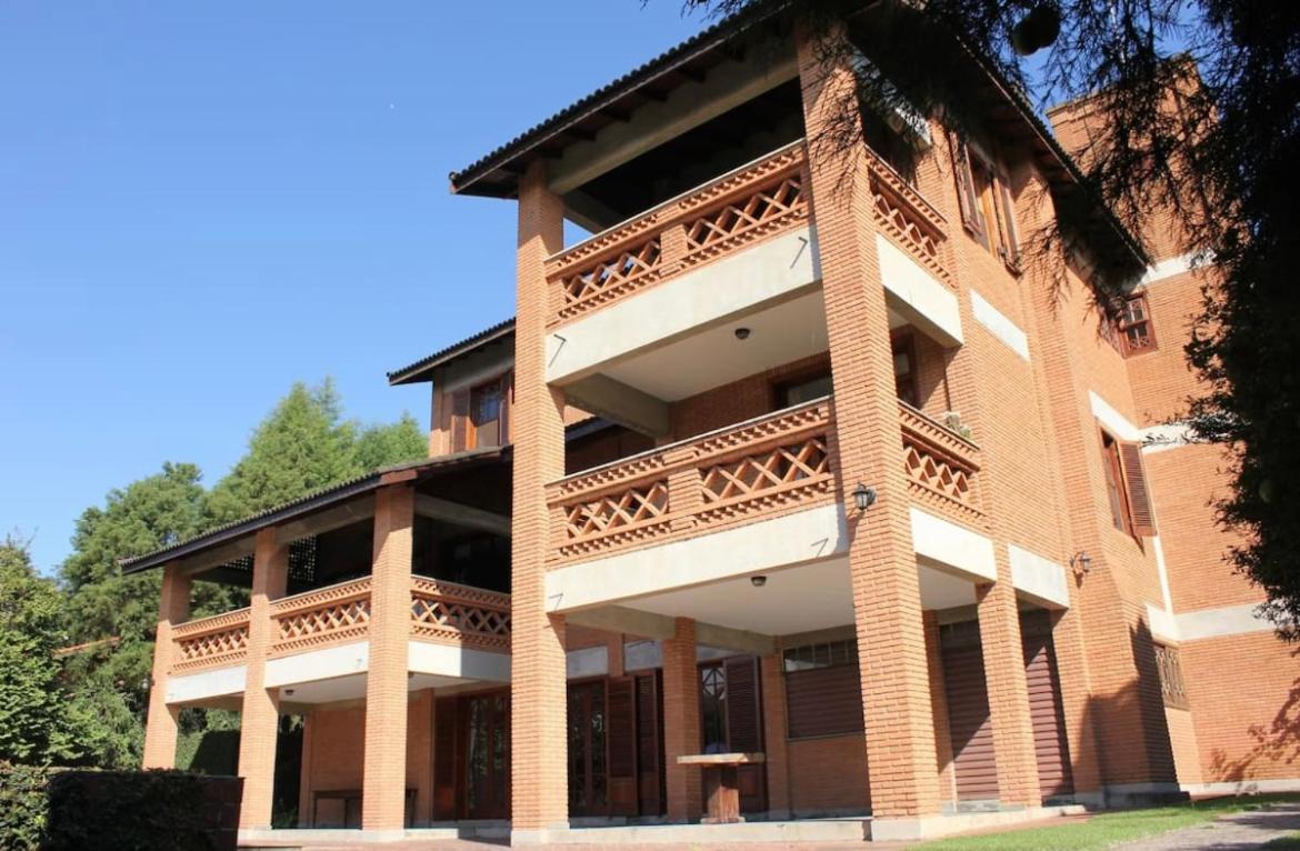 Aconchegante e ampla casa na Granja Viana