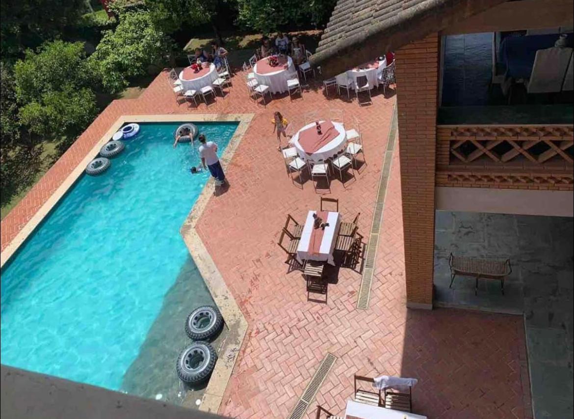 Aconchegante e ampla casa na Granja Viana