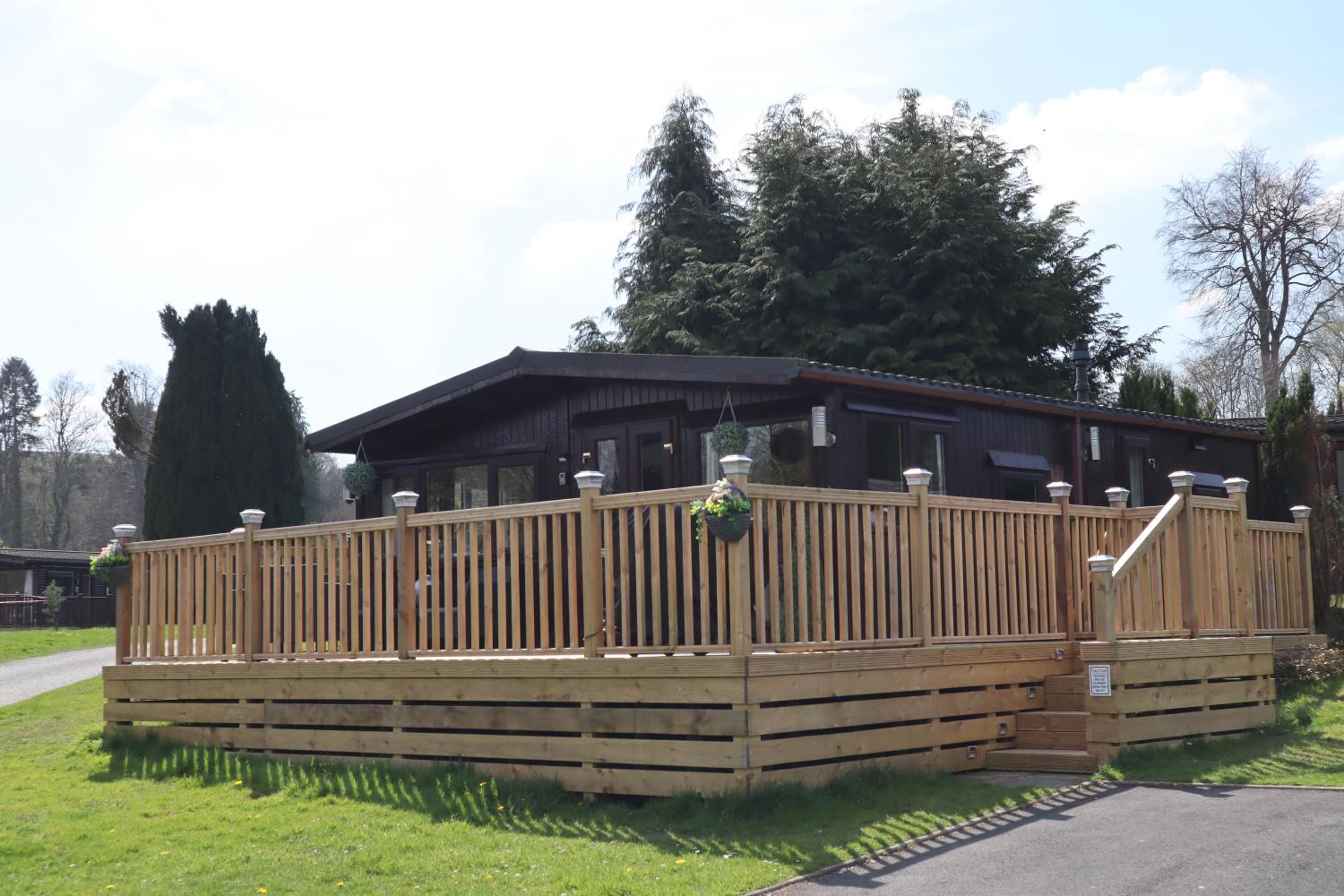 Hotel HEDDFAN, Luxury 3 bedroom timber lodge, Now with WiFi, Caer Beris Holiday Park, Builth Wells, SORRY NO TRADESMEN OR CONTRACTORS ALLOWED - Image 1