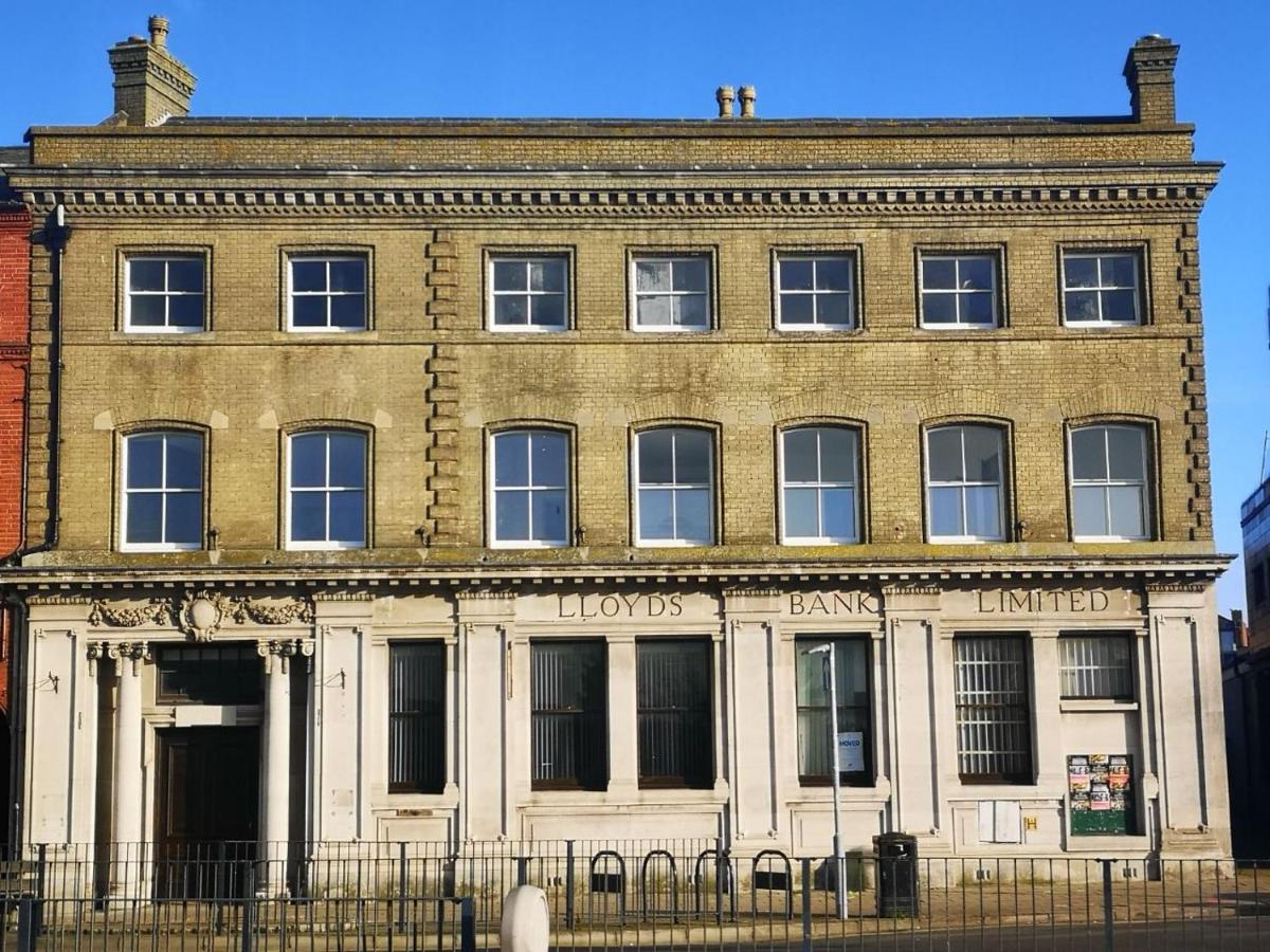 Spacious Entire Two Bedrooms Flat, H 3 view 2