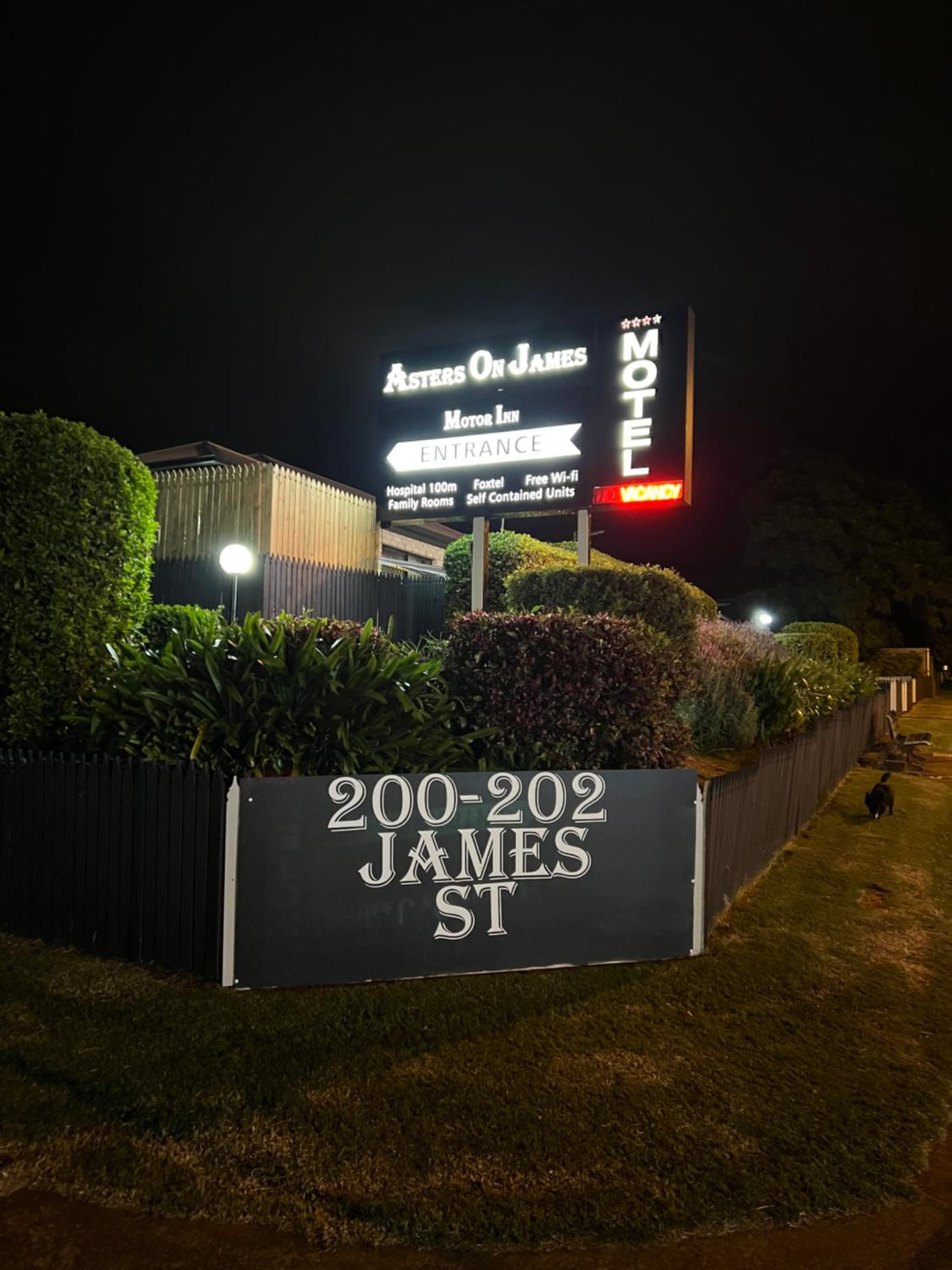 Asters On James Motor Inn