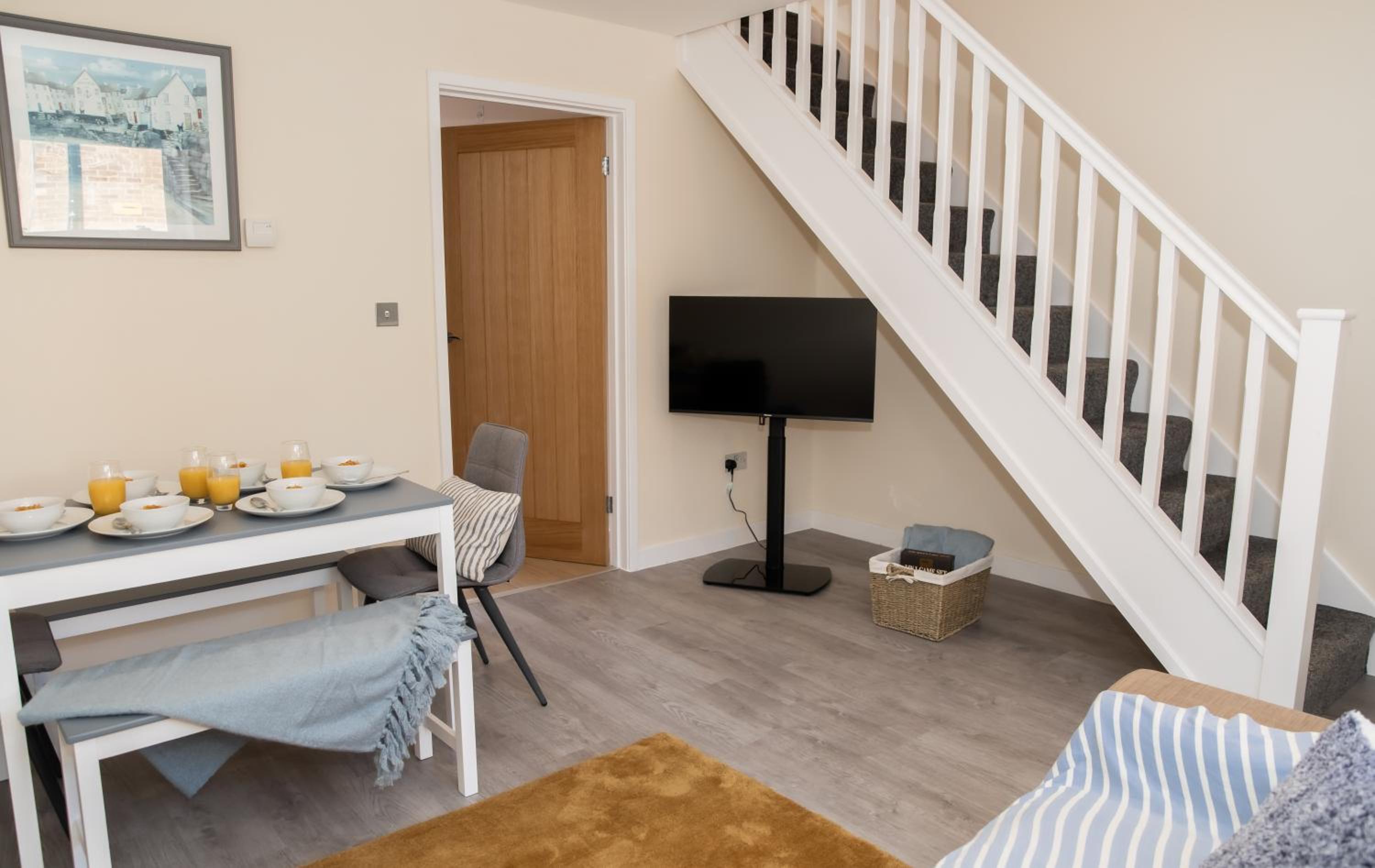 Lovely 2-bedroom Seaside Retreat with Free Parking view 2