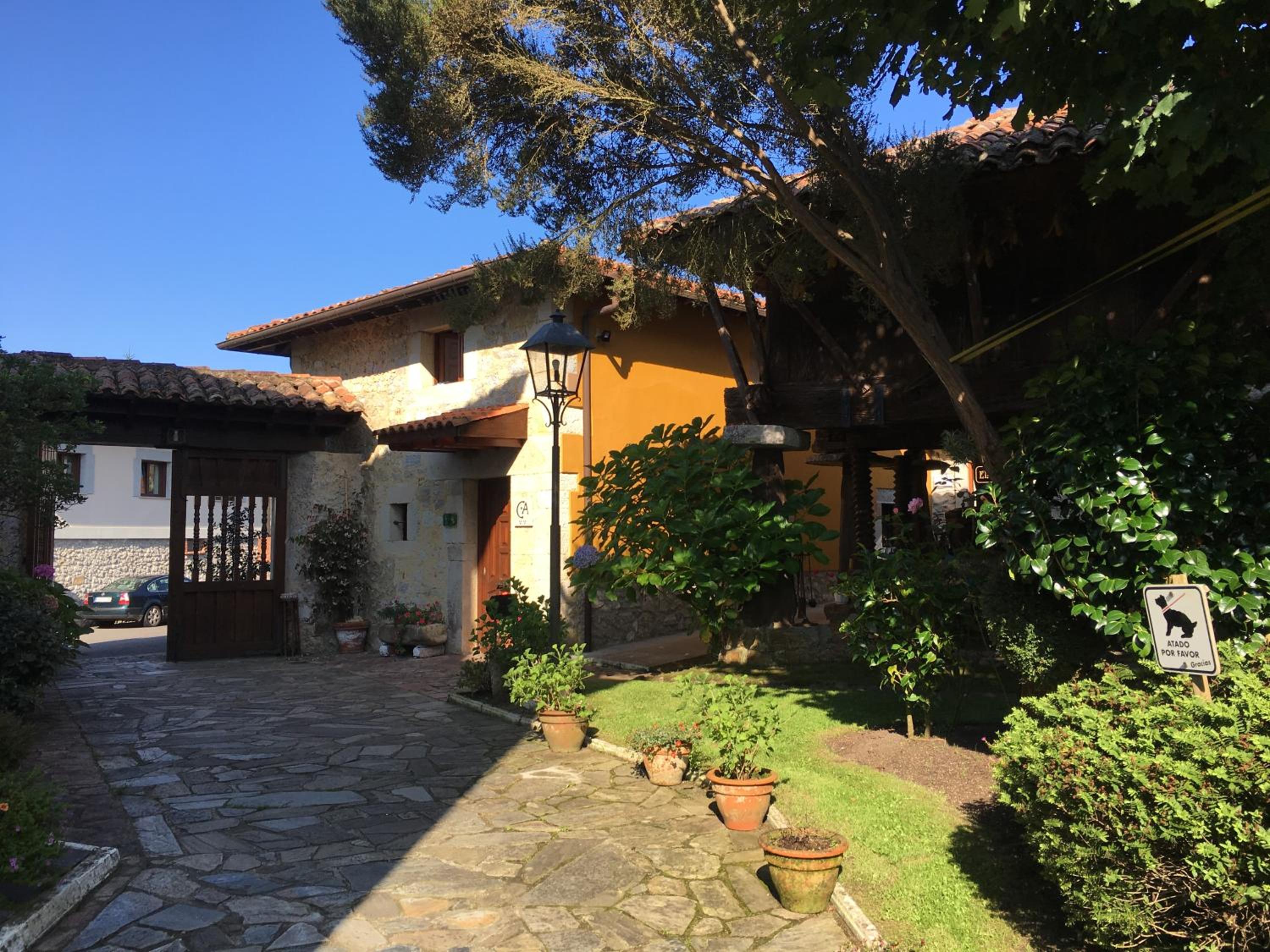 Apartamentos Rurales L'Arquera