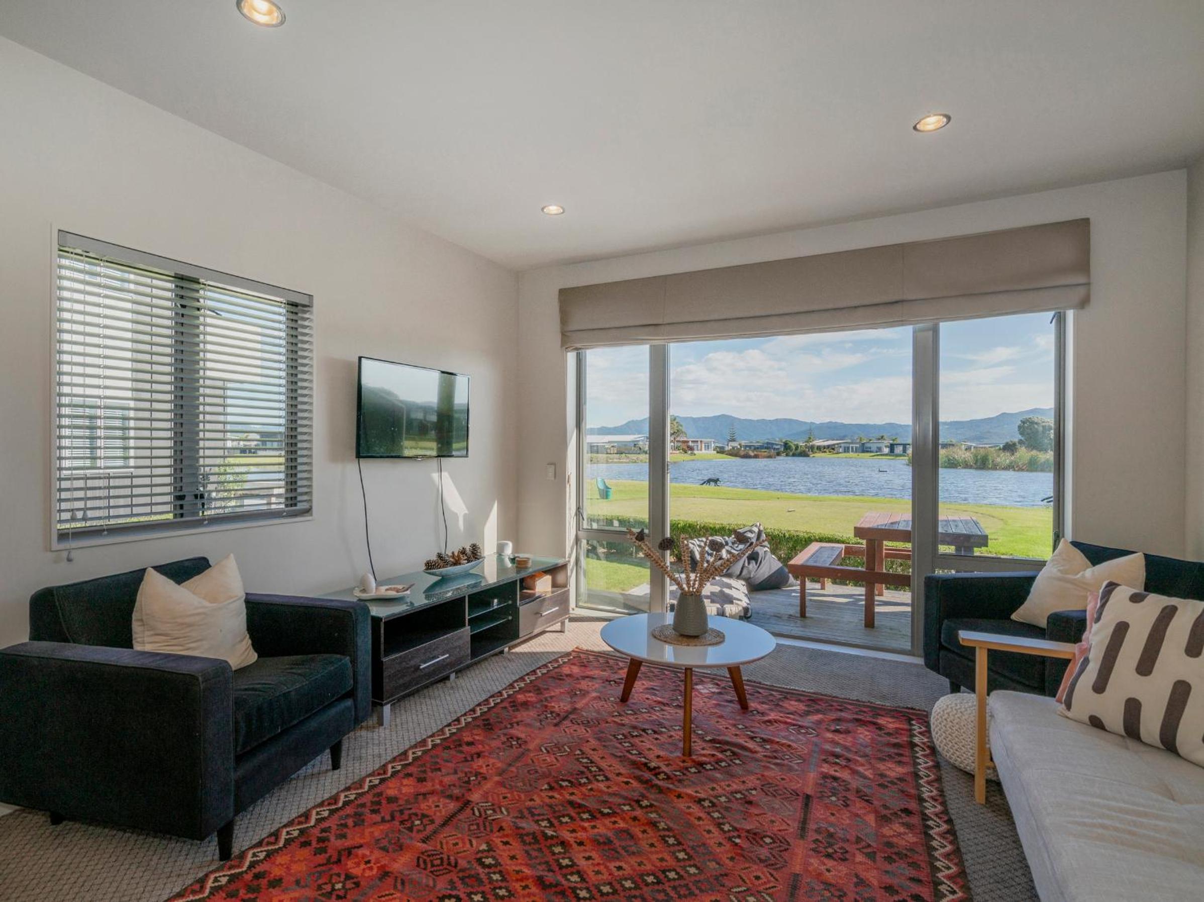 Sunset Retreat - Matarangi Holiday Home view 3