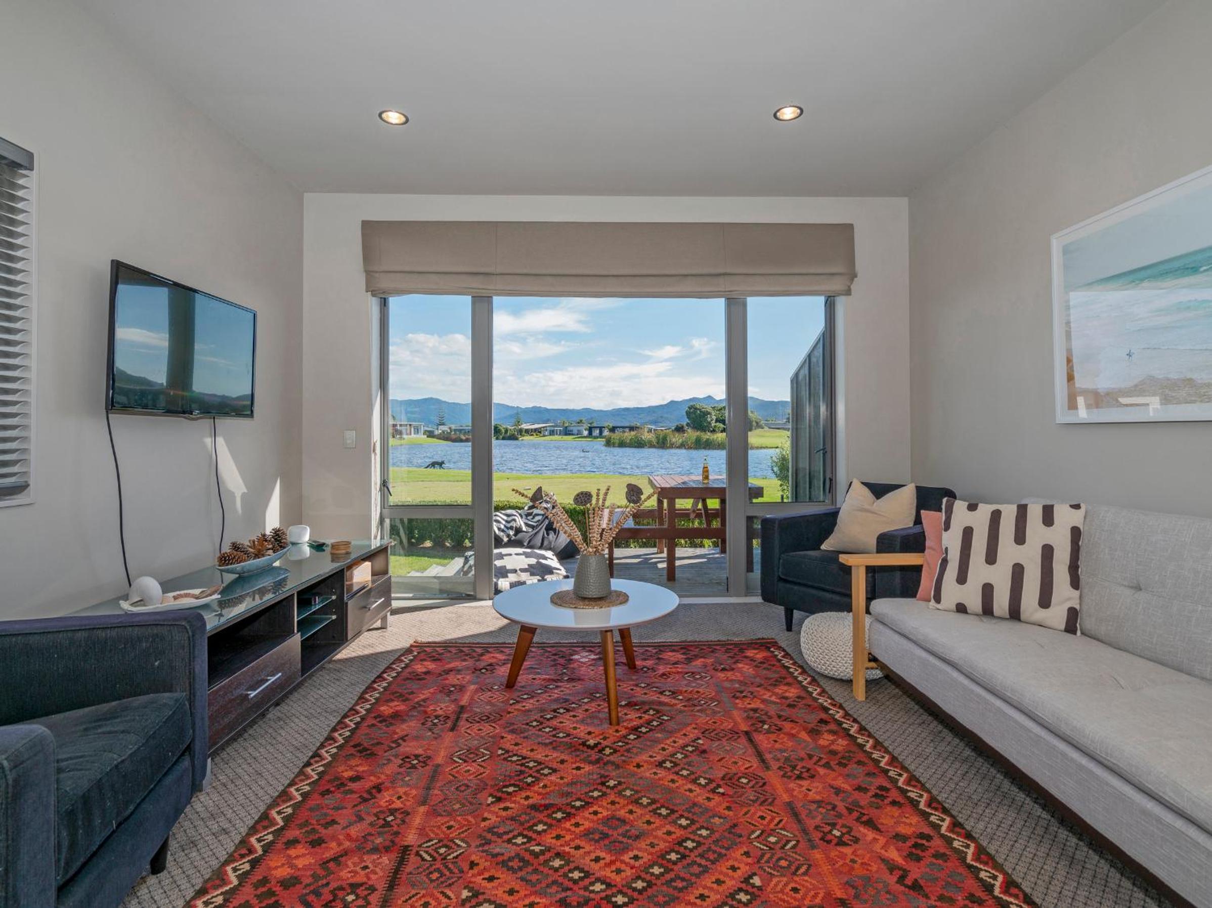 Sunset Retreat - Matarangi Holiday Home view 4