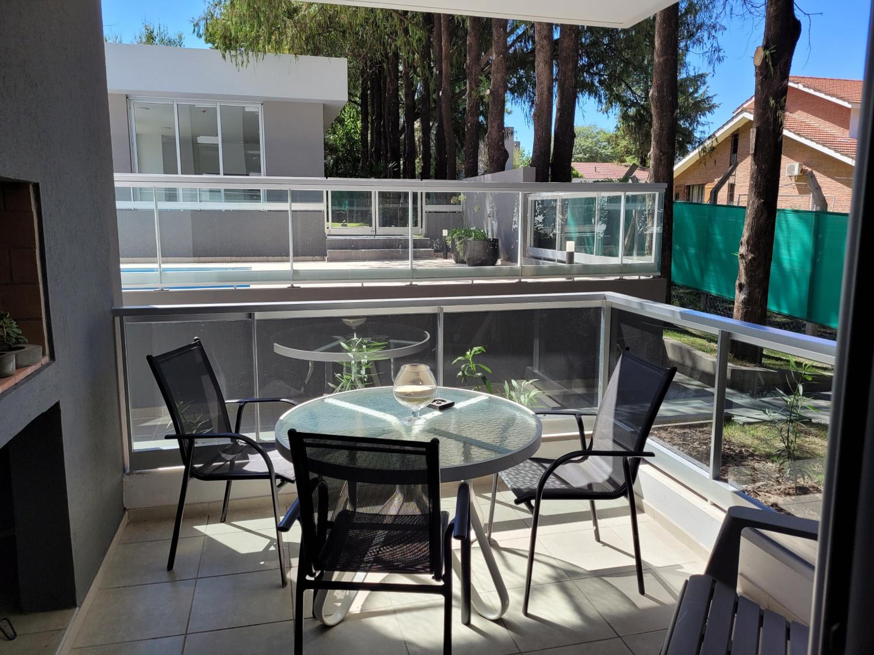 Departamento impecable ,complejo cerrado, asador y pileta