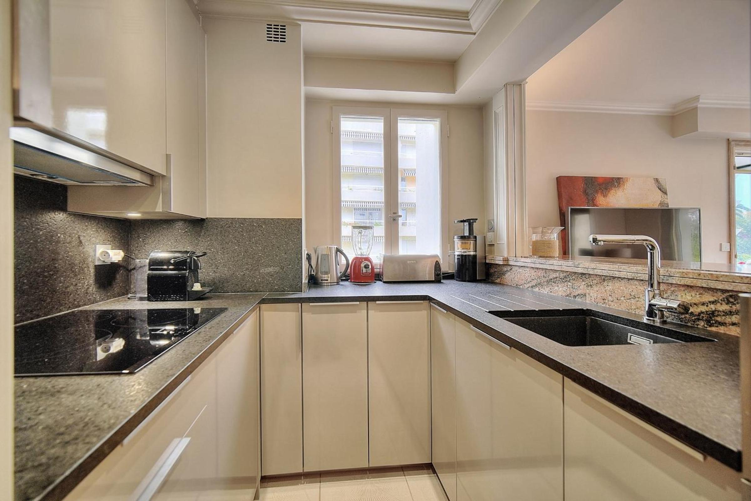 IMMOGROOM - 2 BR - Air conditioning - Wifi - Terrace - Common parking photo 3