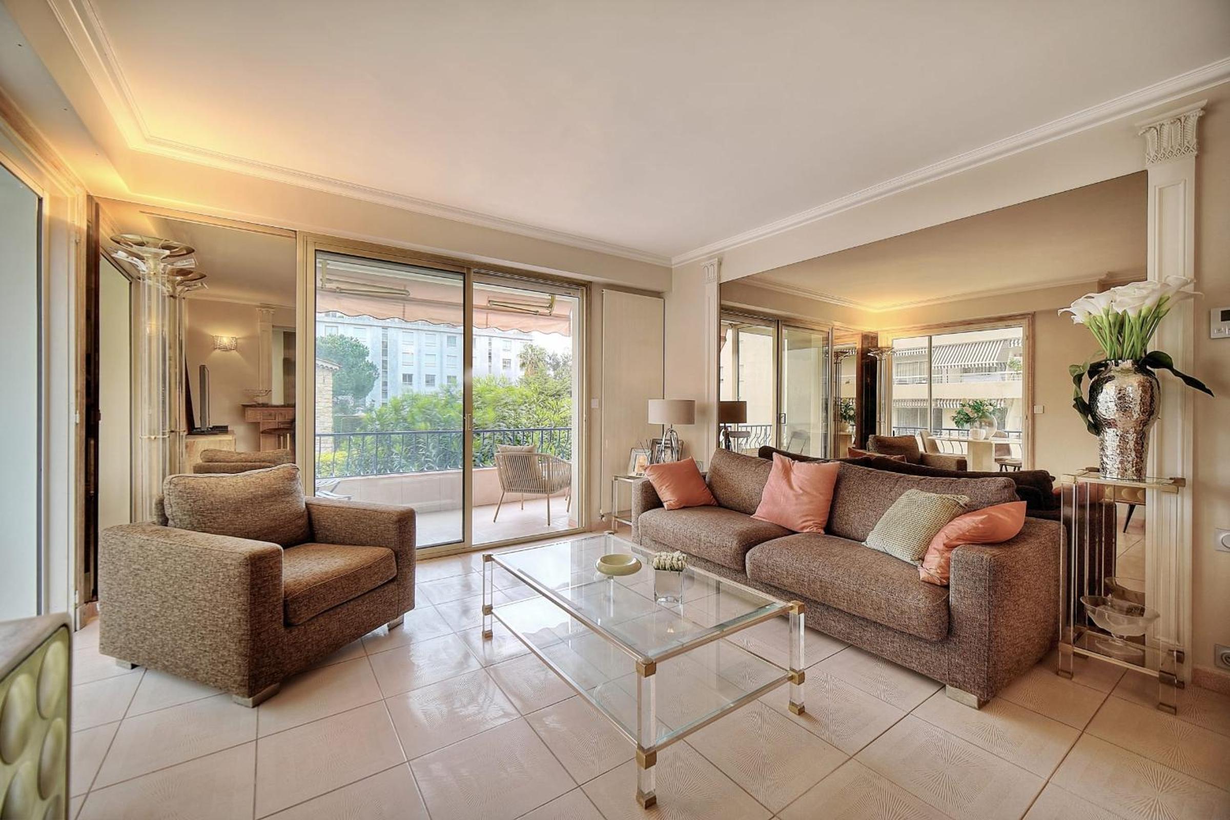 IMMOGROOM - 2 BR - Air conditioning - Wifi - Terrace - Common parking photo 1