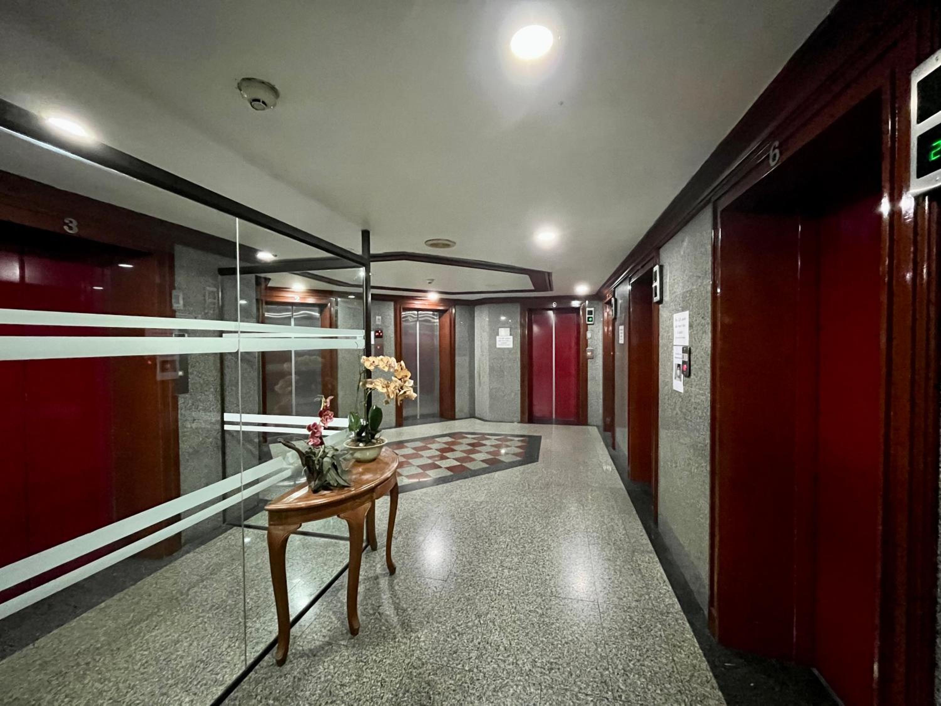 Omni Towers - Large 1 Bedroom Condo Soi Nana