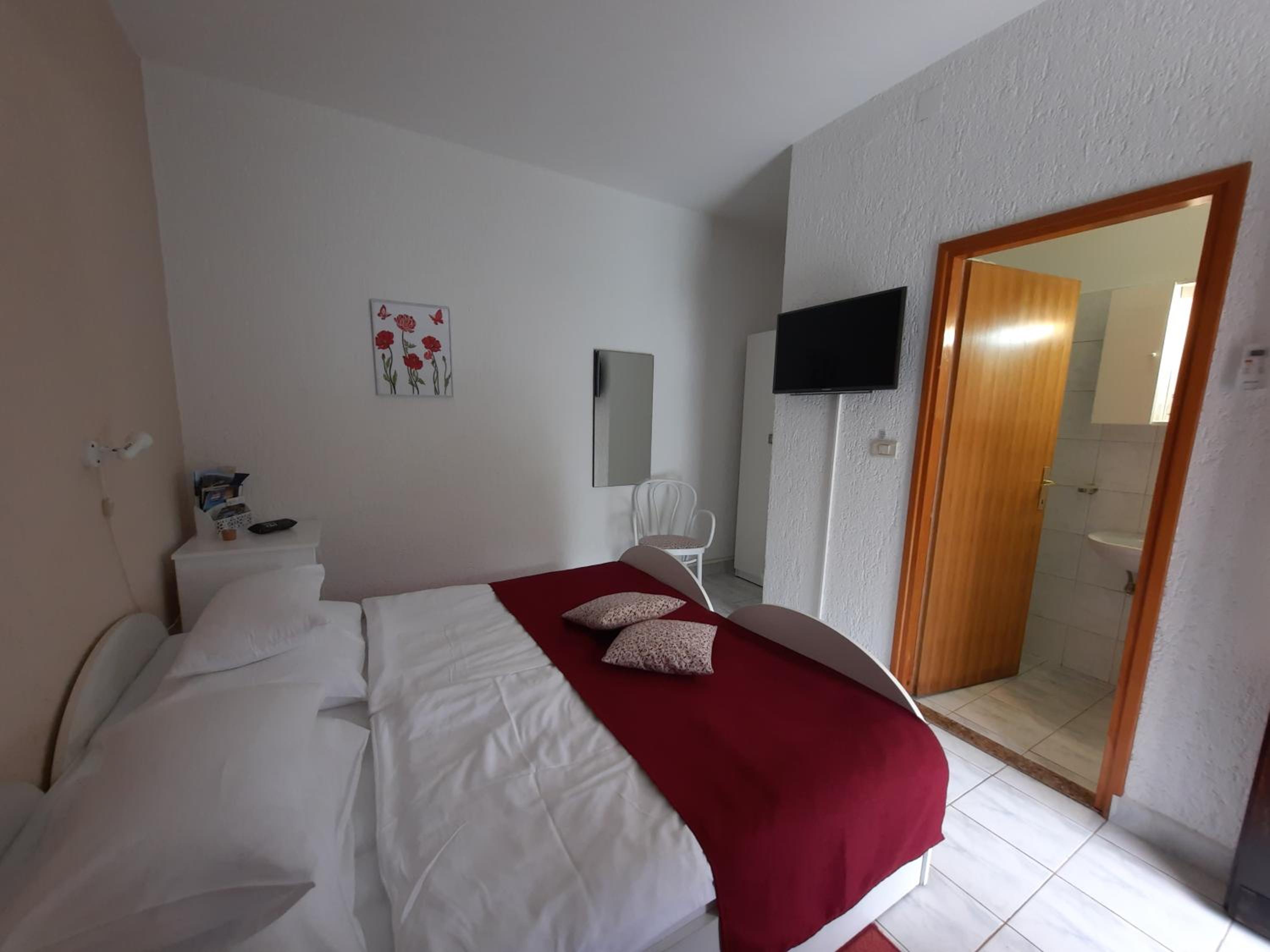 Apartments & rooms MIKLEUS