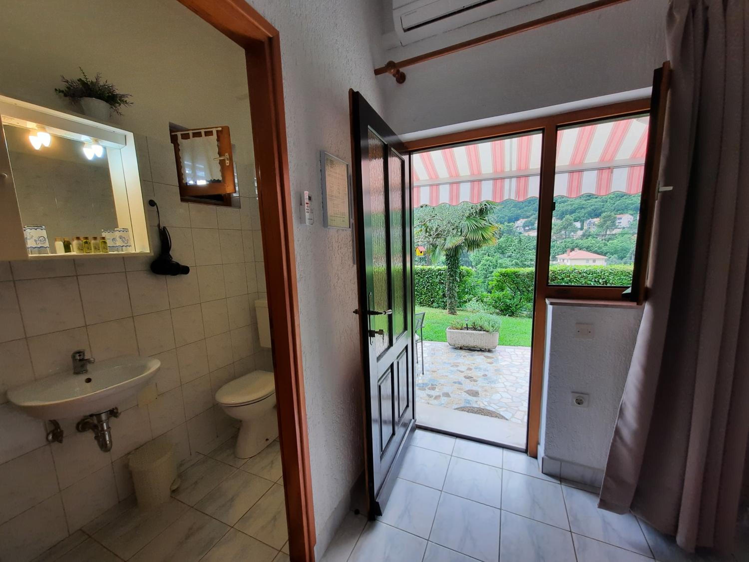Apartments & rooms MIKLEUS