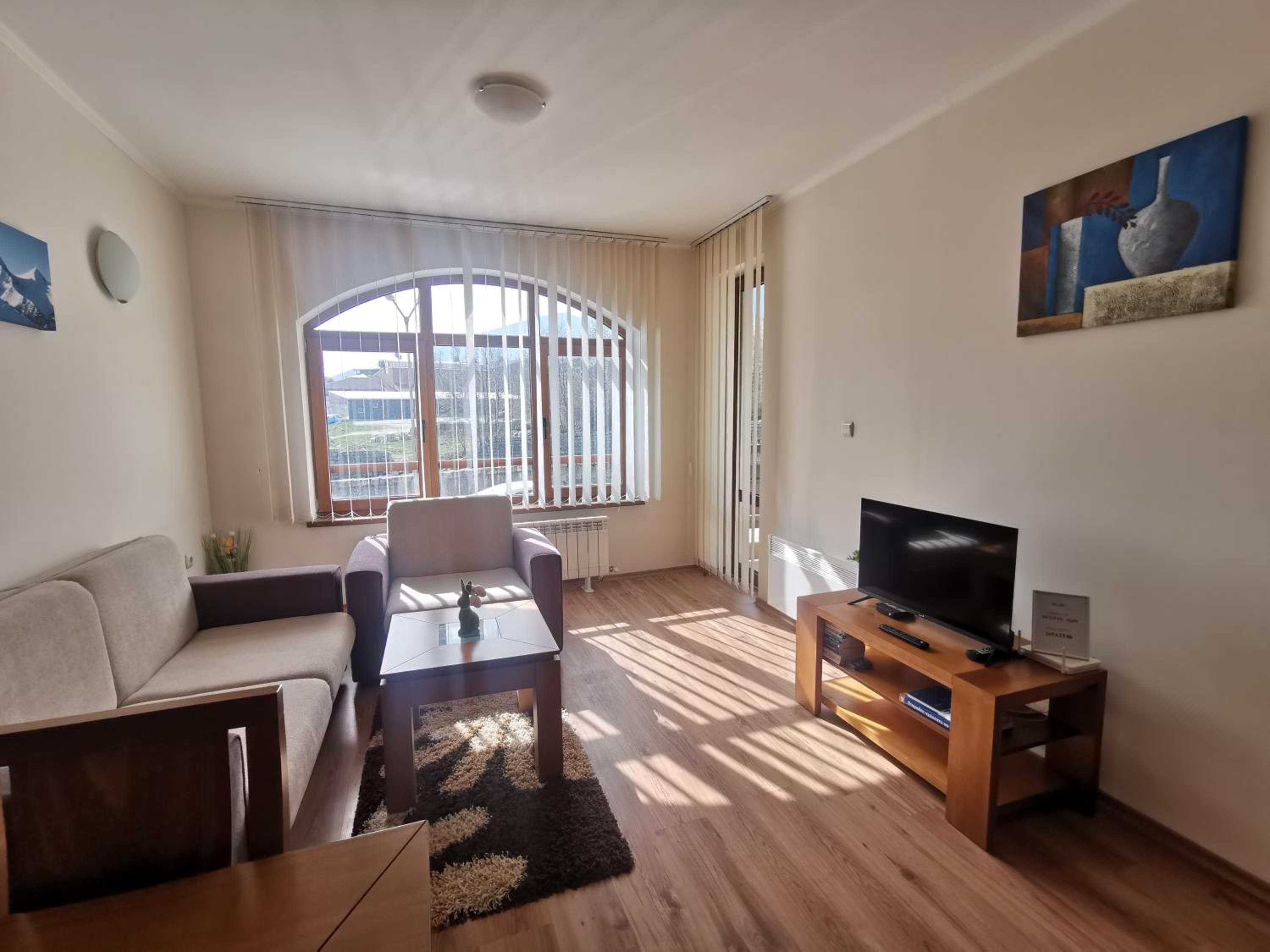 Sunny home - Cozy Stay by Gondola Lift, Fast Wi-Fi and Mountain View view 5