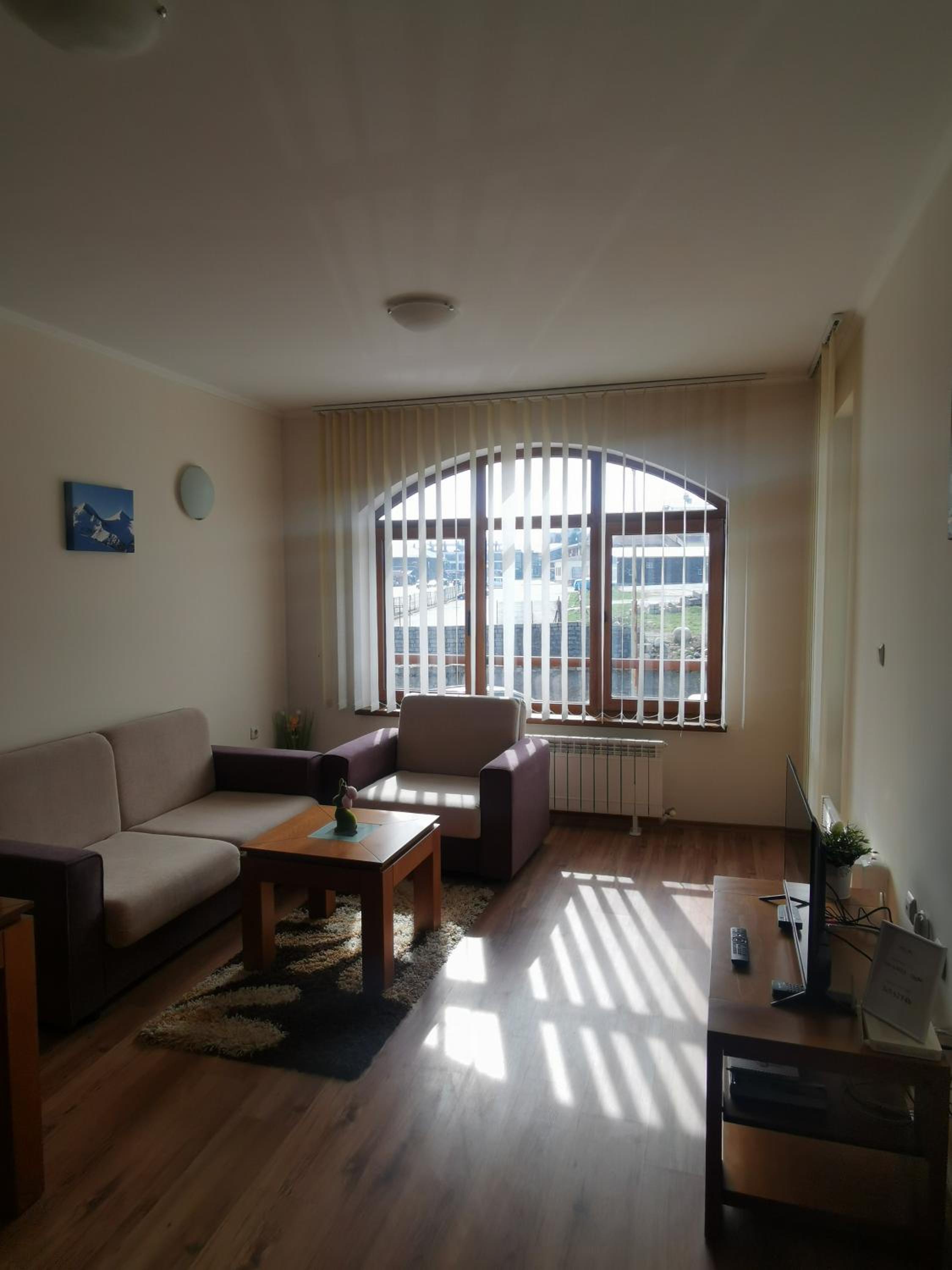Sunny home - Cozy Stay by Gondola Lift, Fast Wi-Fi and Mountain View view 4