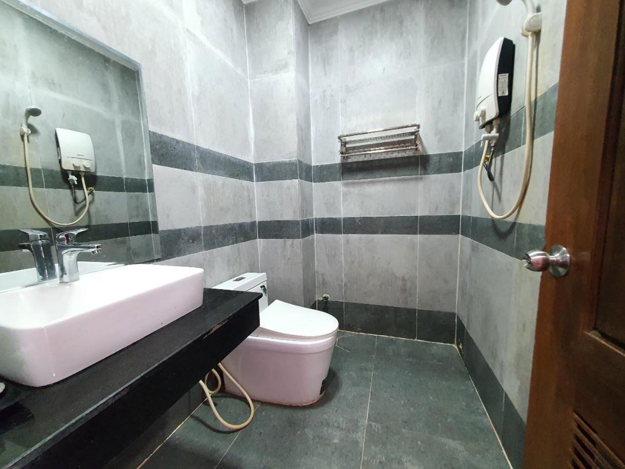 Reaksmey Meanrith Guesthouse and Residence
