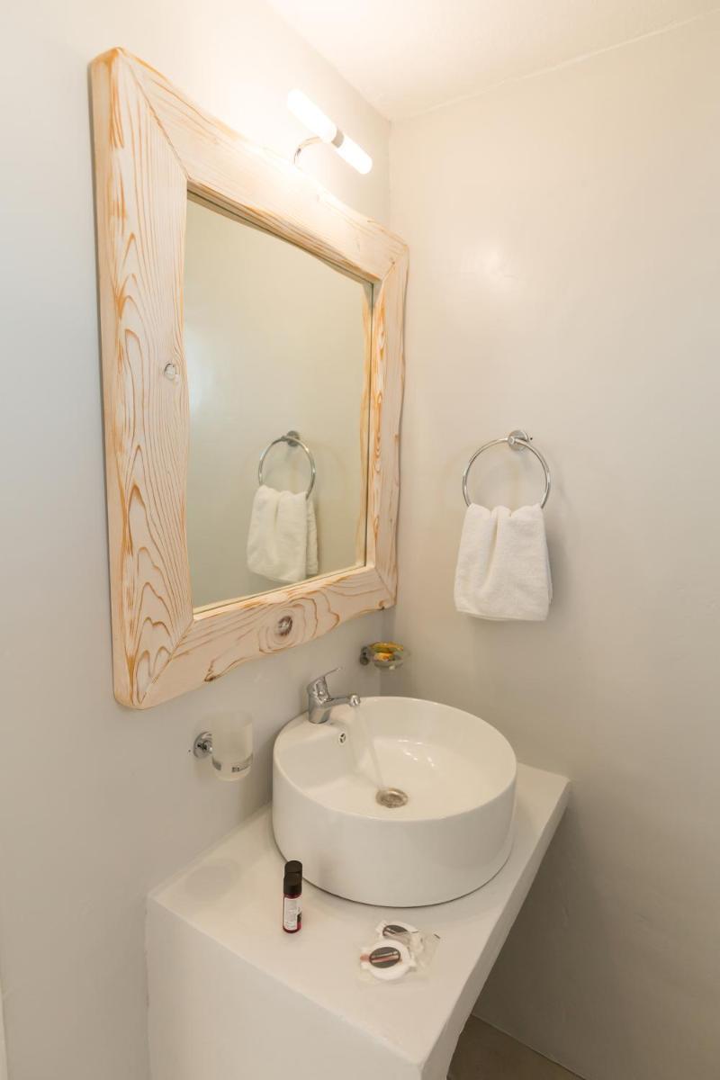 Sfiga villas en Perissa — bathroom