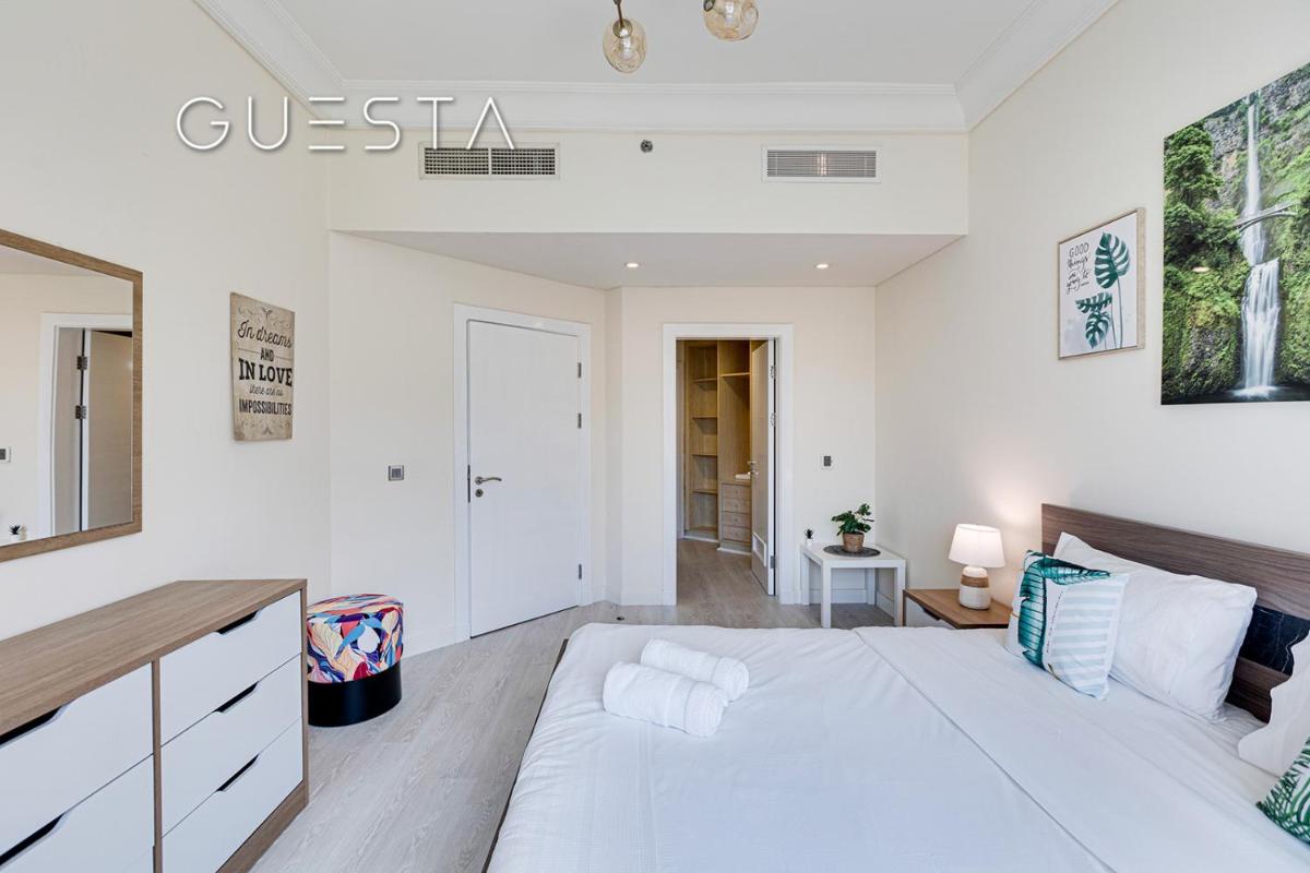 Shoreline The Palm, Free beach & pool access