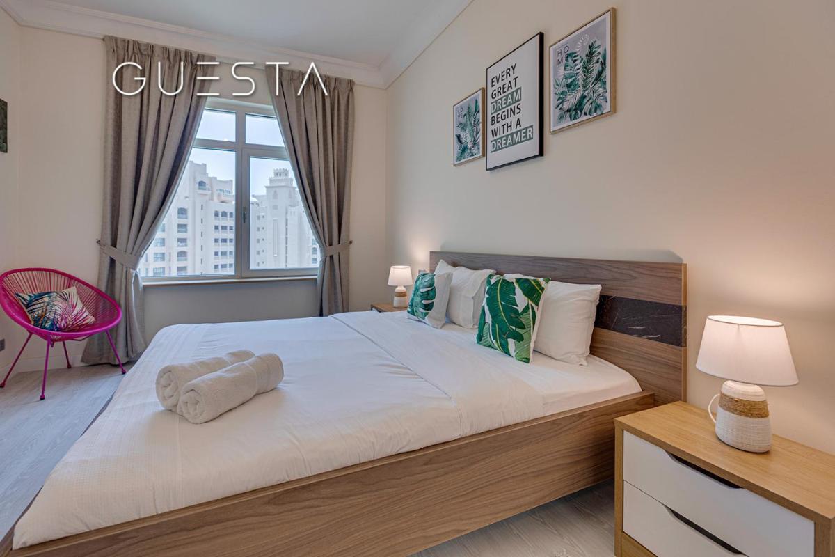 Shoreline The Palm, Free beach & pool access