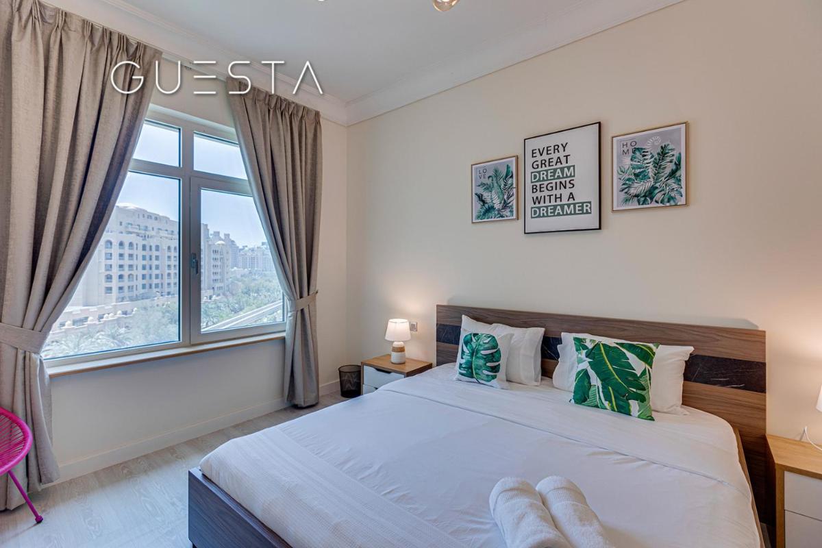 Shoreline The Palm, Free beach & pool access