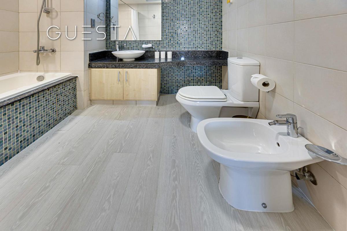Shoreline The Palm, Free beach & pool access