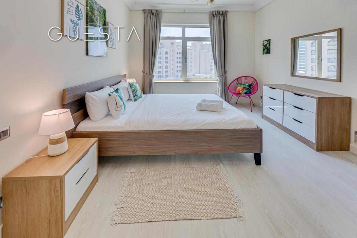 Shoreline The Palm, Free beach & pool access