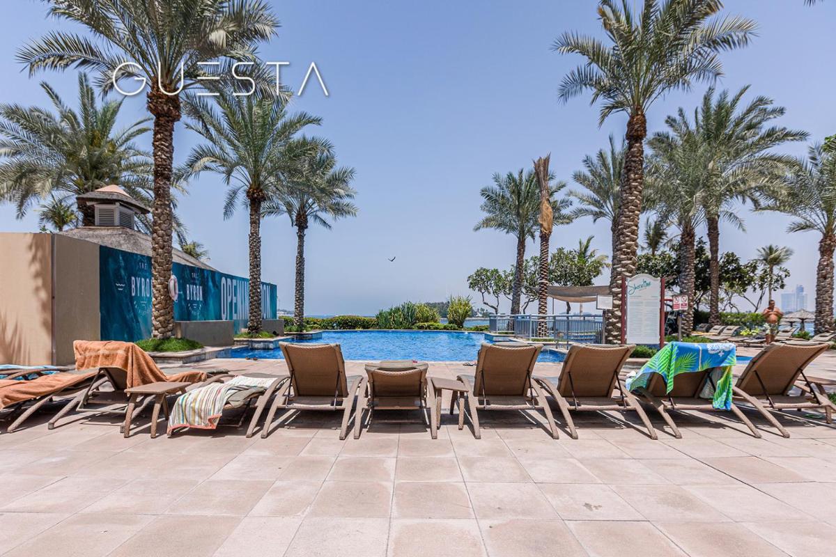Shoreline The Palm, Free beach & pool access