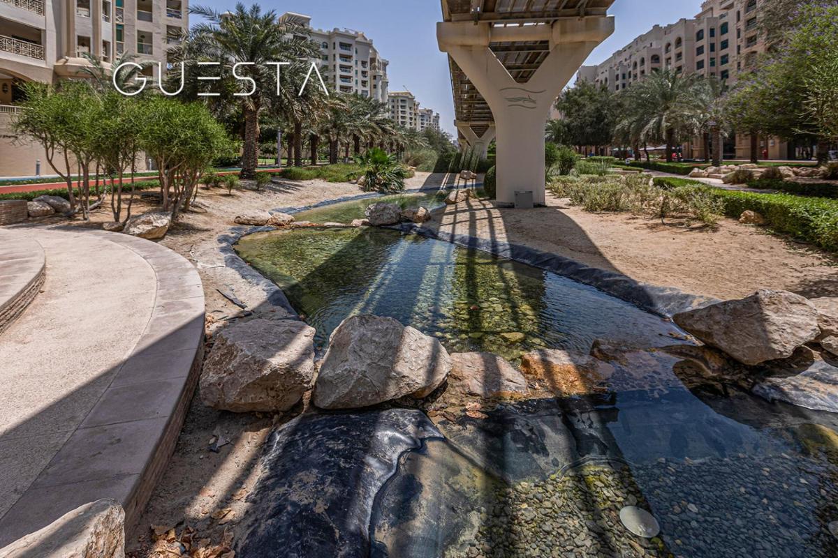 Shoreline The Palm, Free beach & pool access