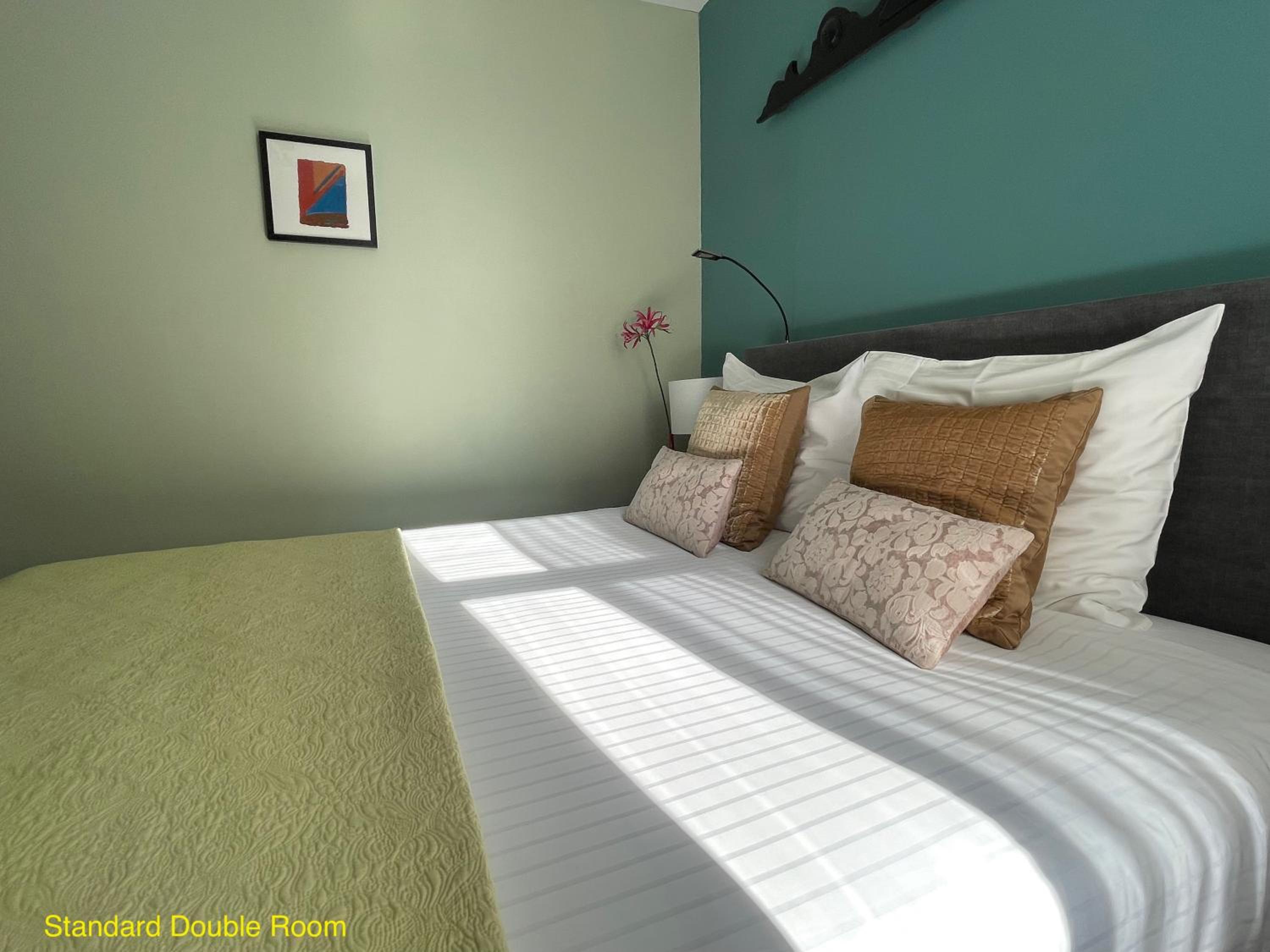 Décor Canal House