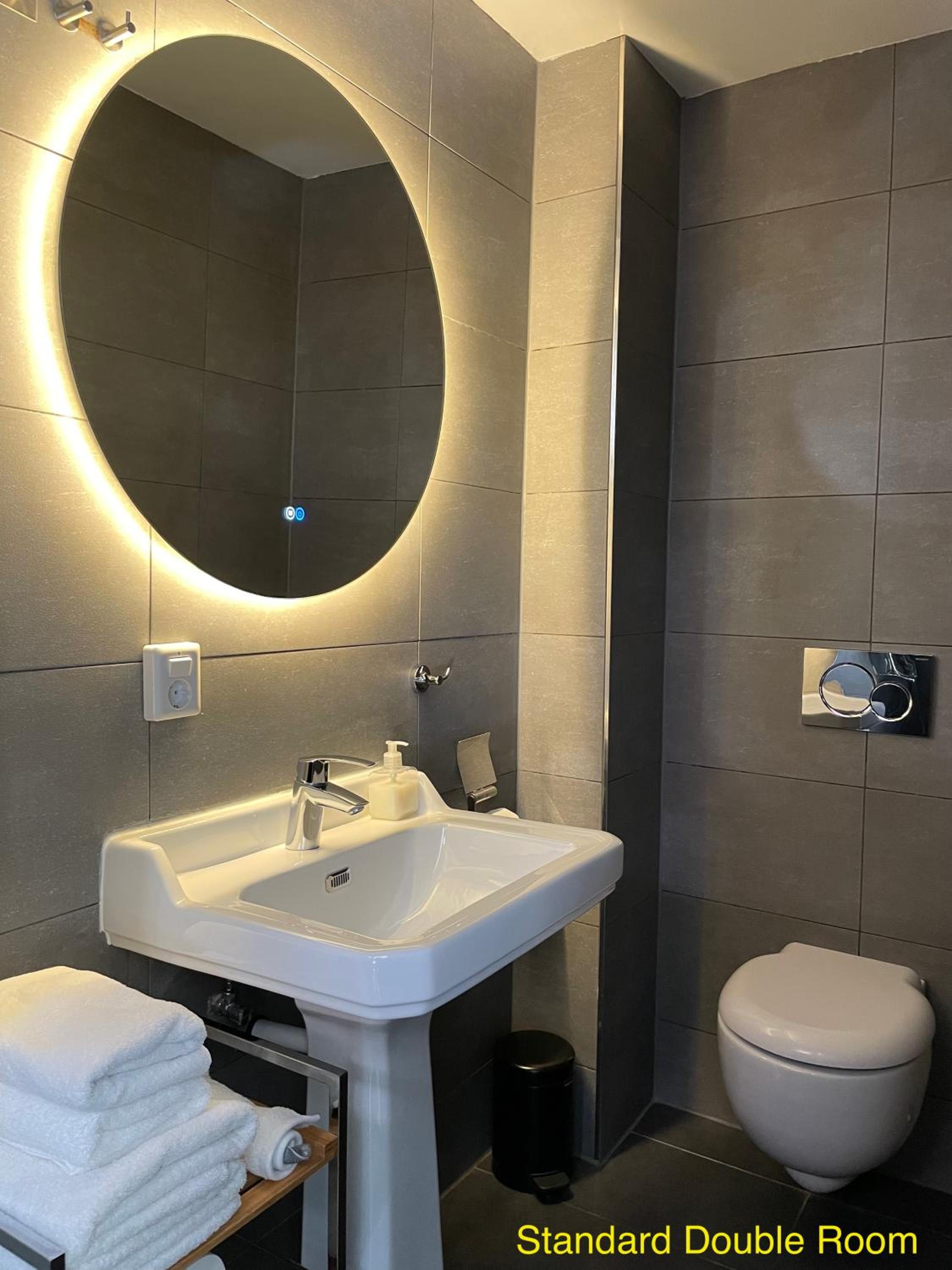 Décor Canal House