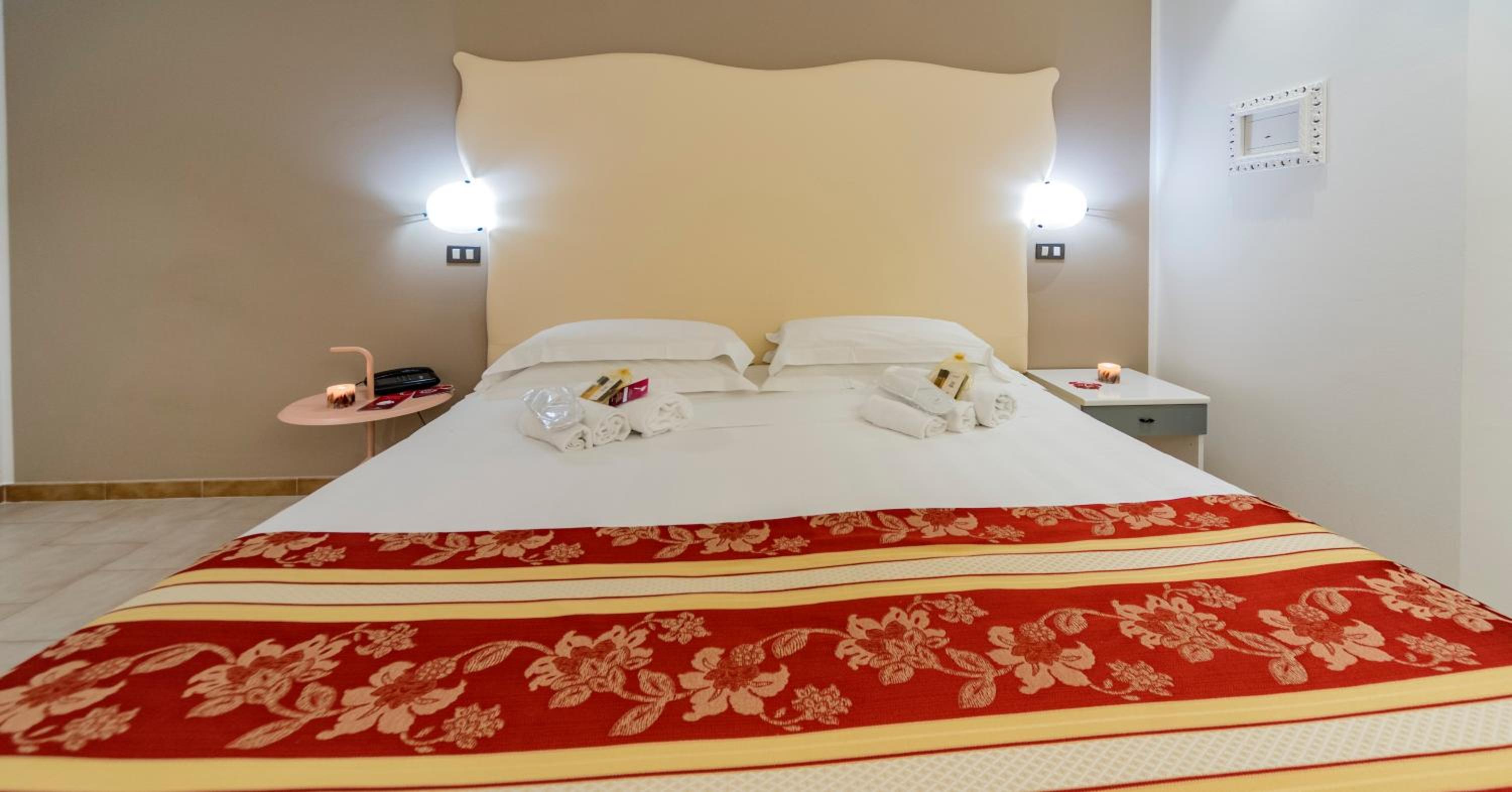 El Patio Hotel