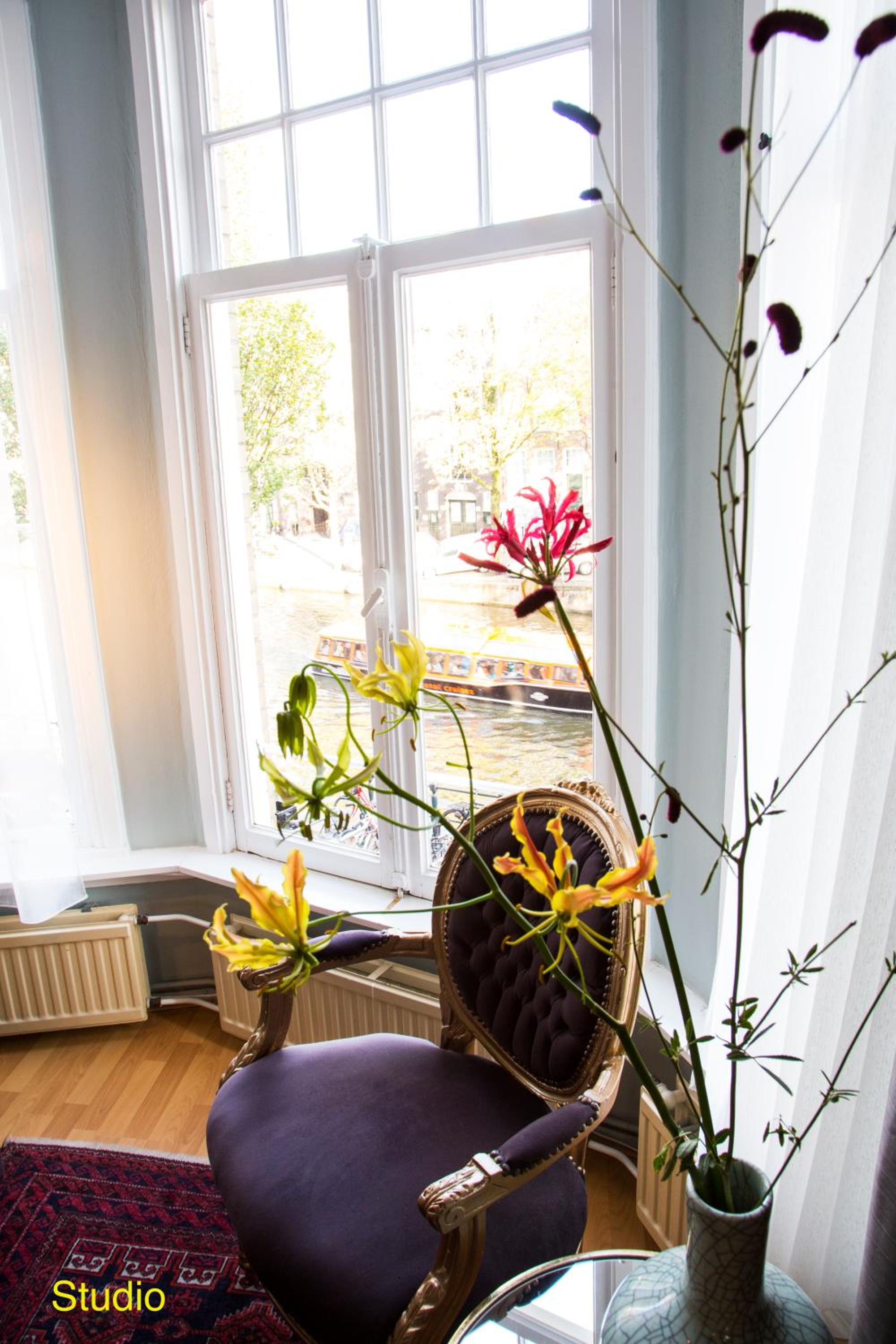Décor Canal House