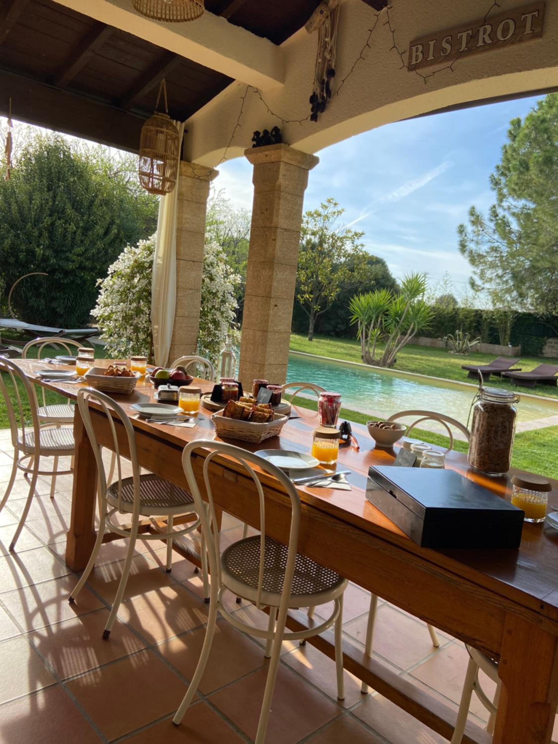Le Patio, chambres d hôtes pour adultes en Camargue, possibilité de naturisme à la piscine, photo 4