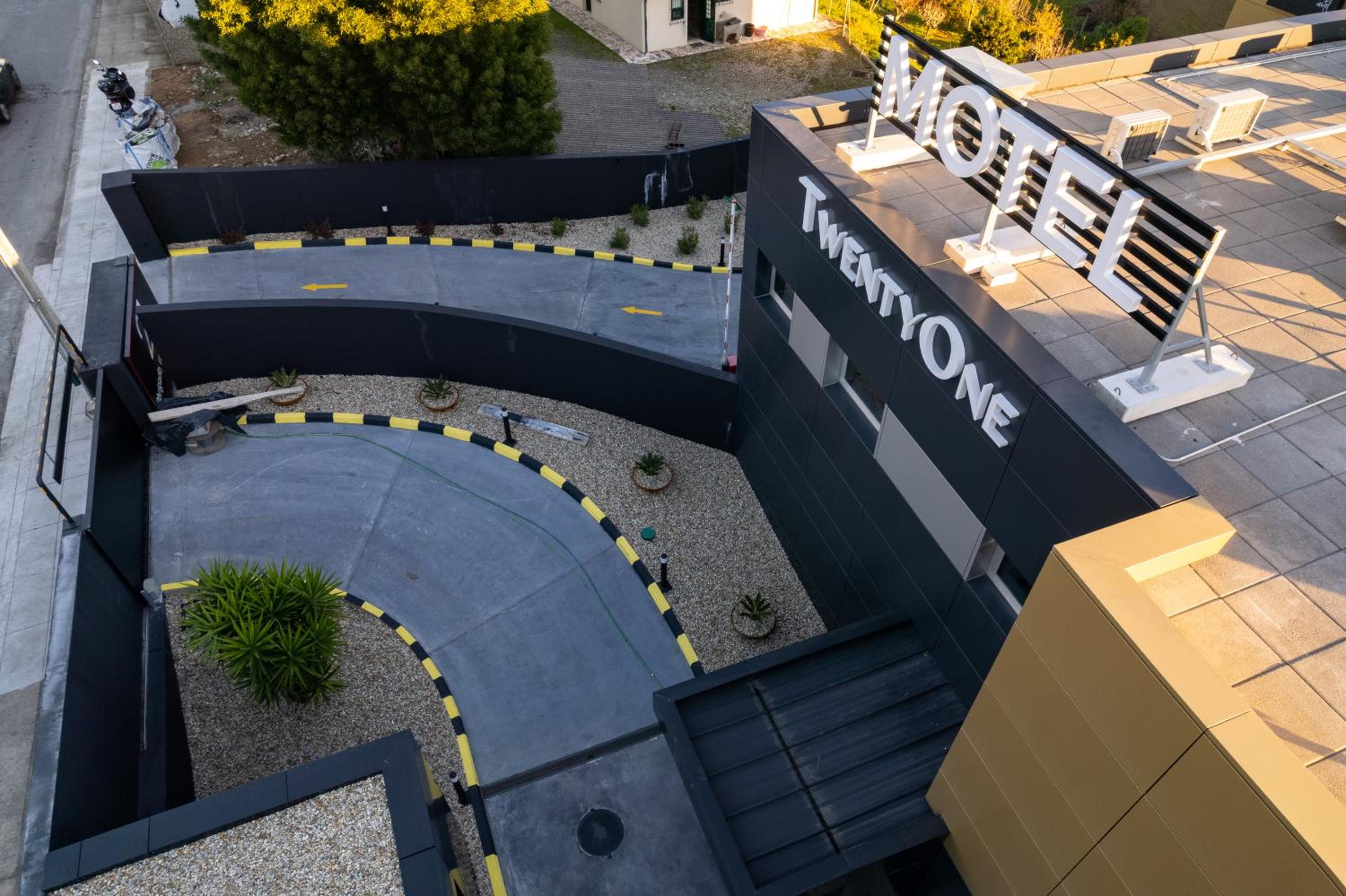 Motel TwentyOne view 2