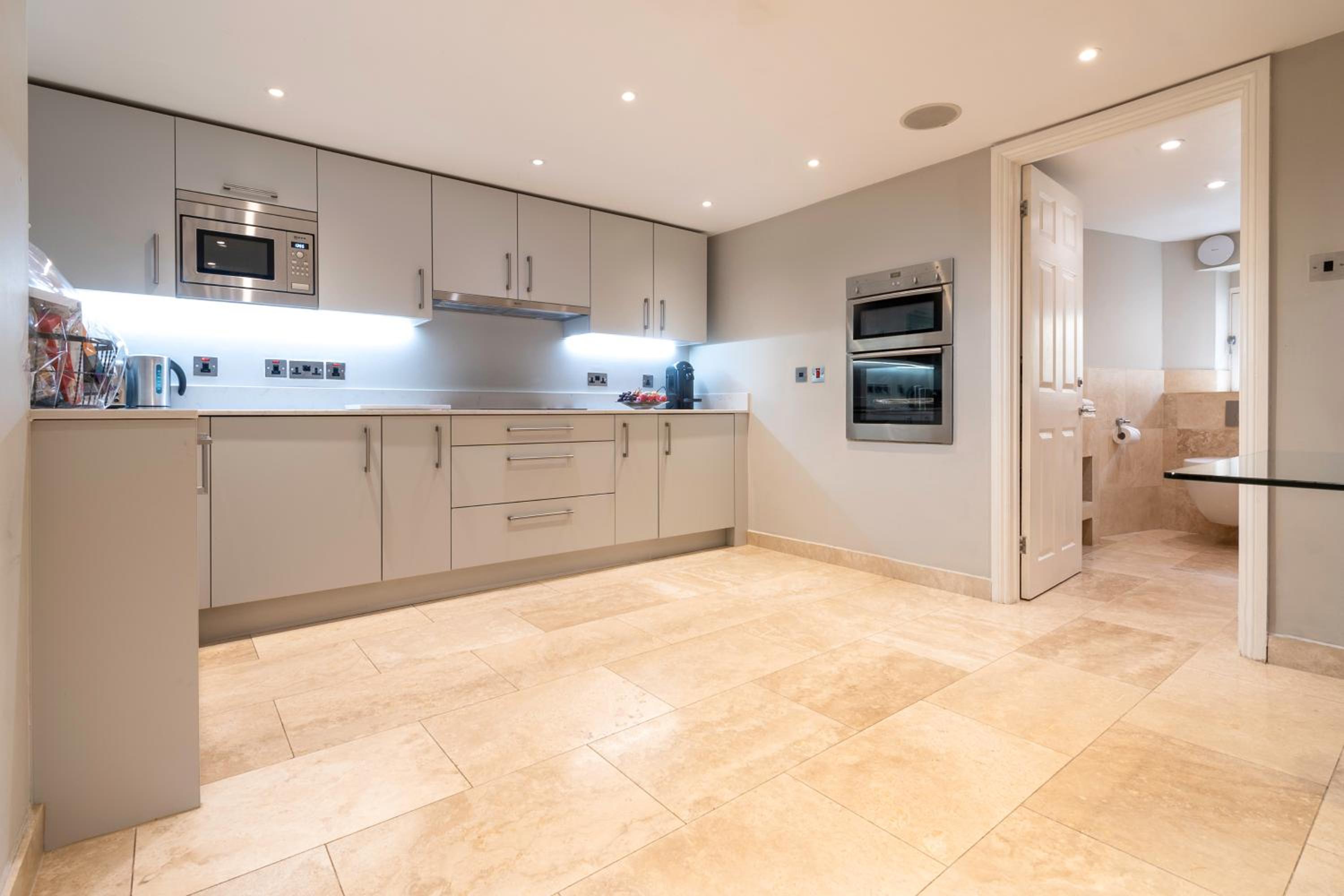 Bath Vacations - Bath Circle Camden Lodge House - Property Image 18