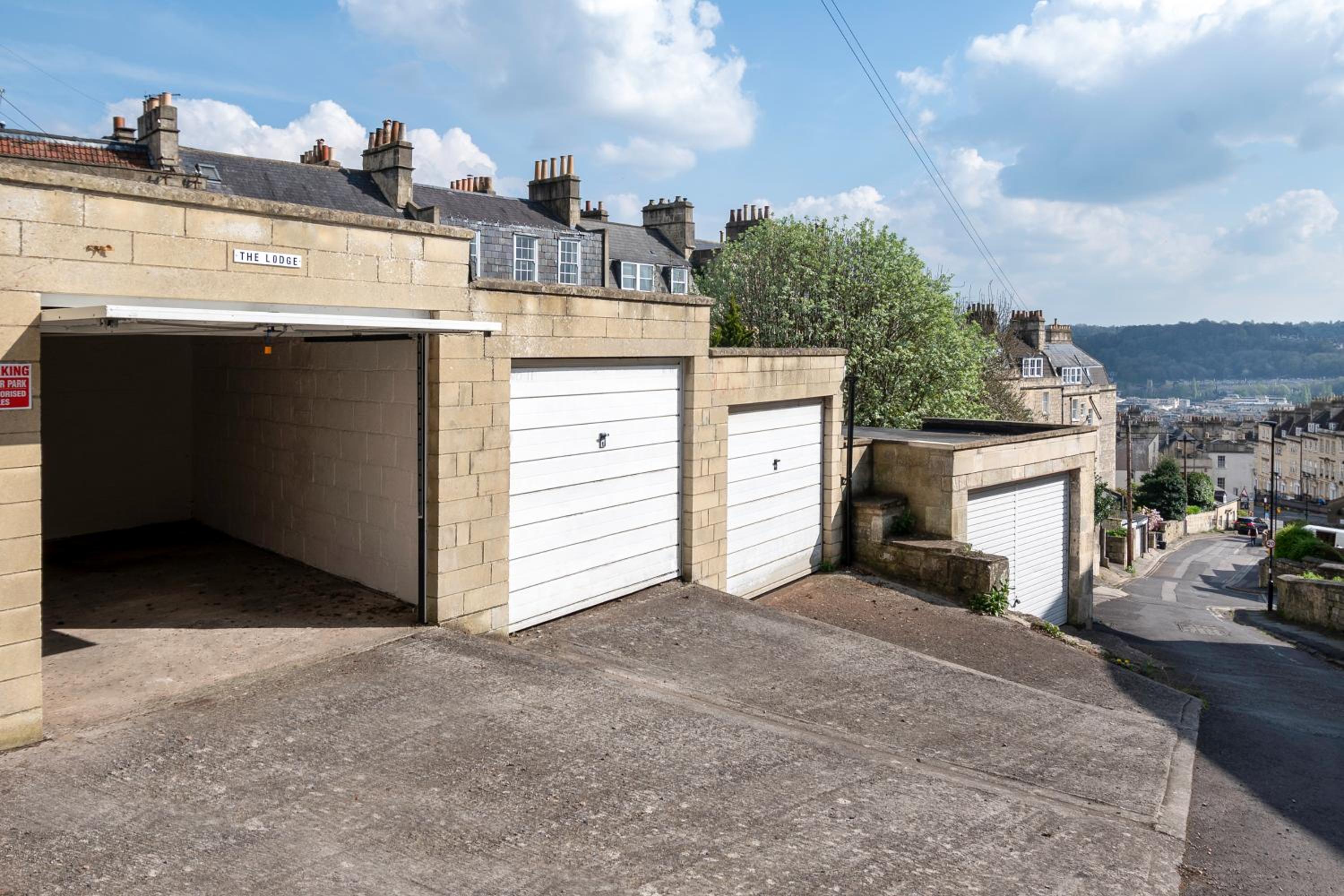 Bath Vacations - Bath Circle Camden Lodge House - Property Image 3
