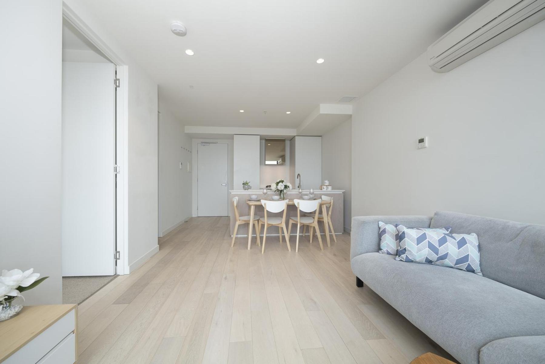EQ Tower Modern Apartments Melbourne Central CBD