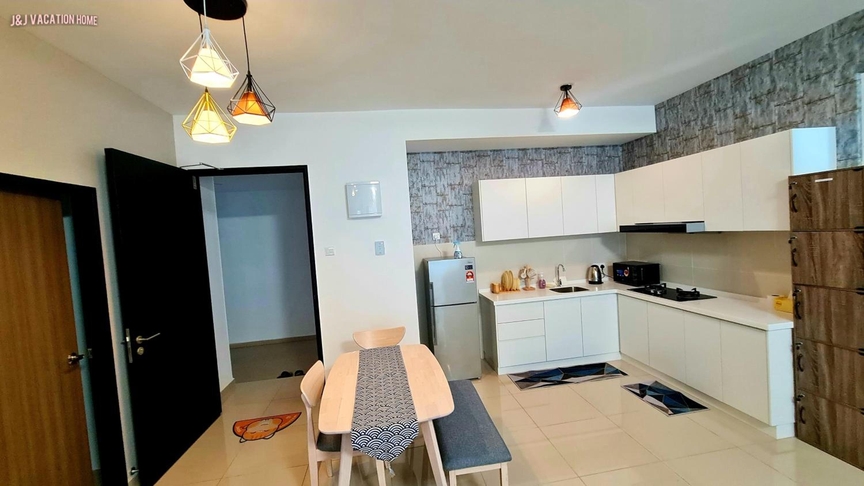 J&J Vacation Home@Novo8 Residence photo 4