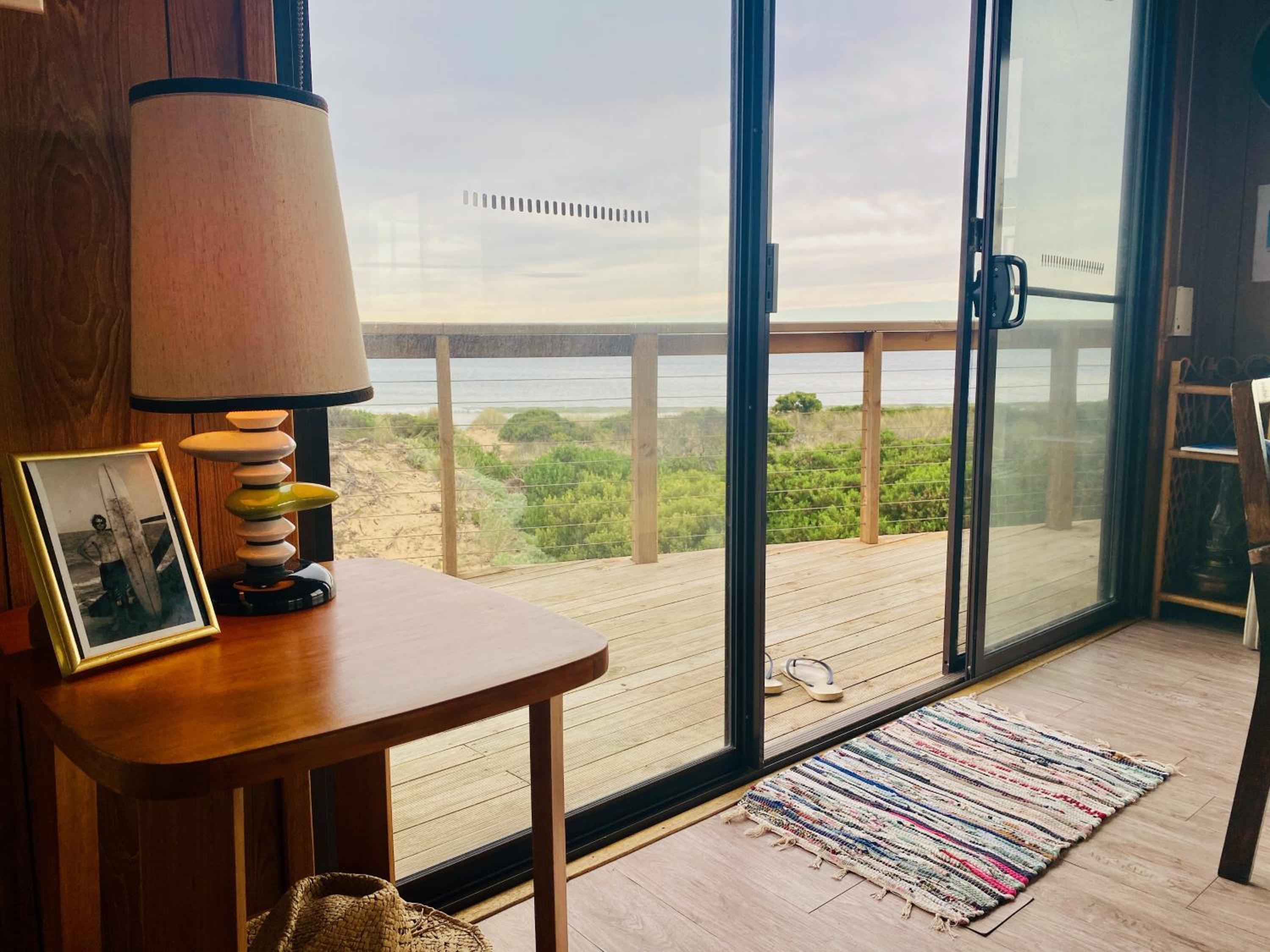 IdleWild - Secluded Absolute Beachfront Escape