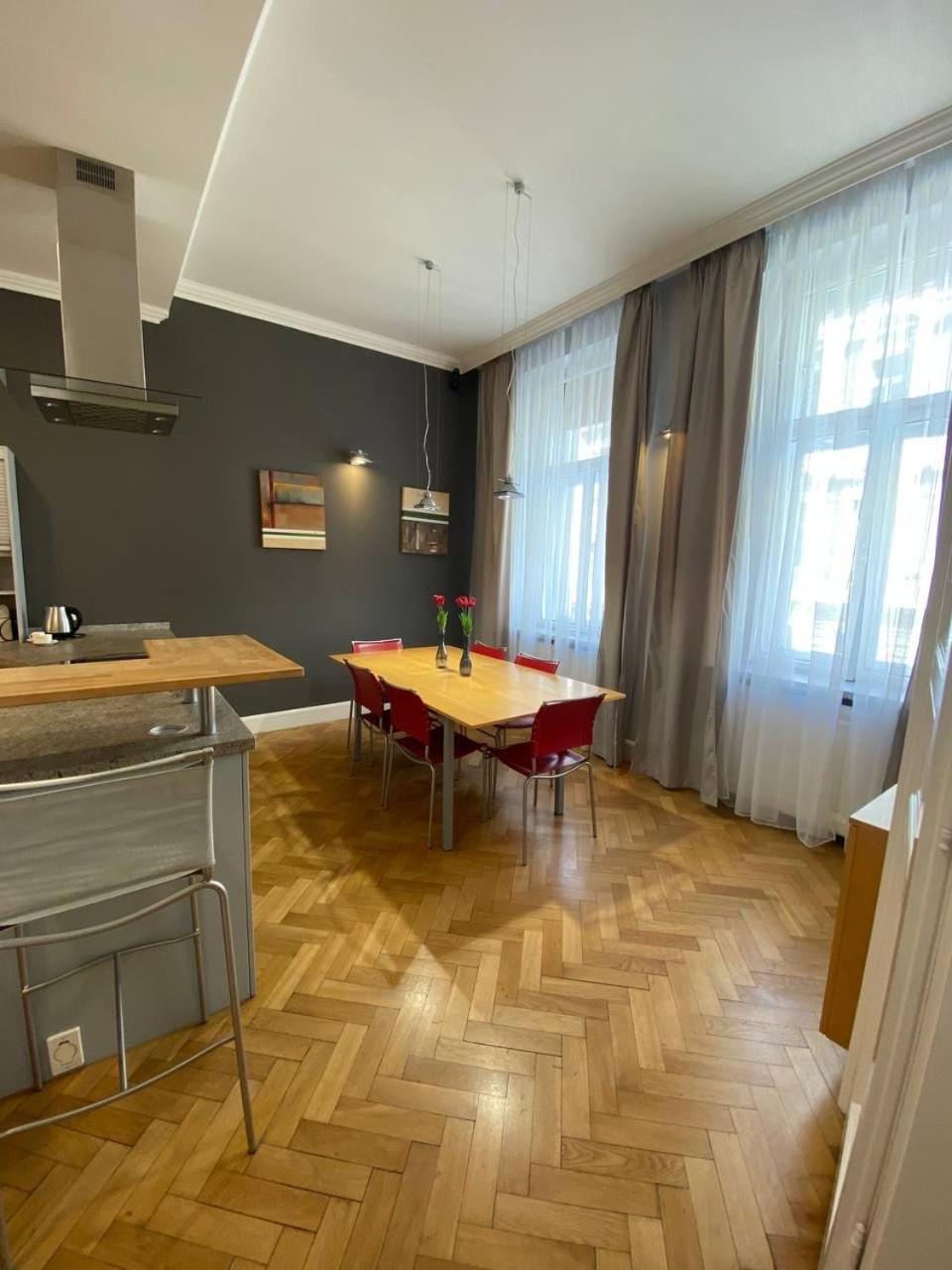 Holec Apartments