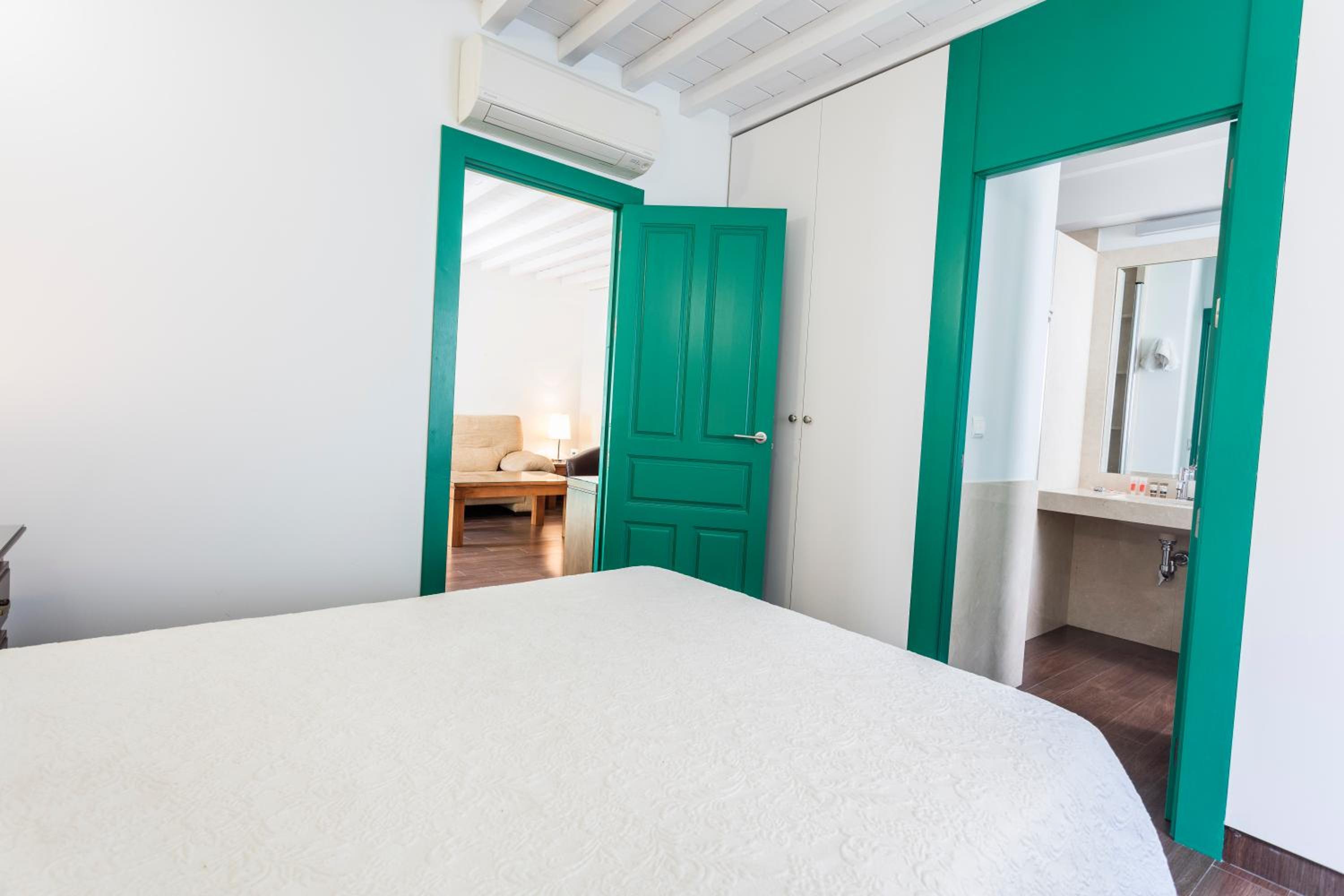 Laurel Suites Apartments