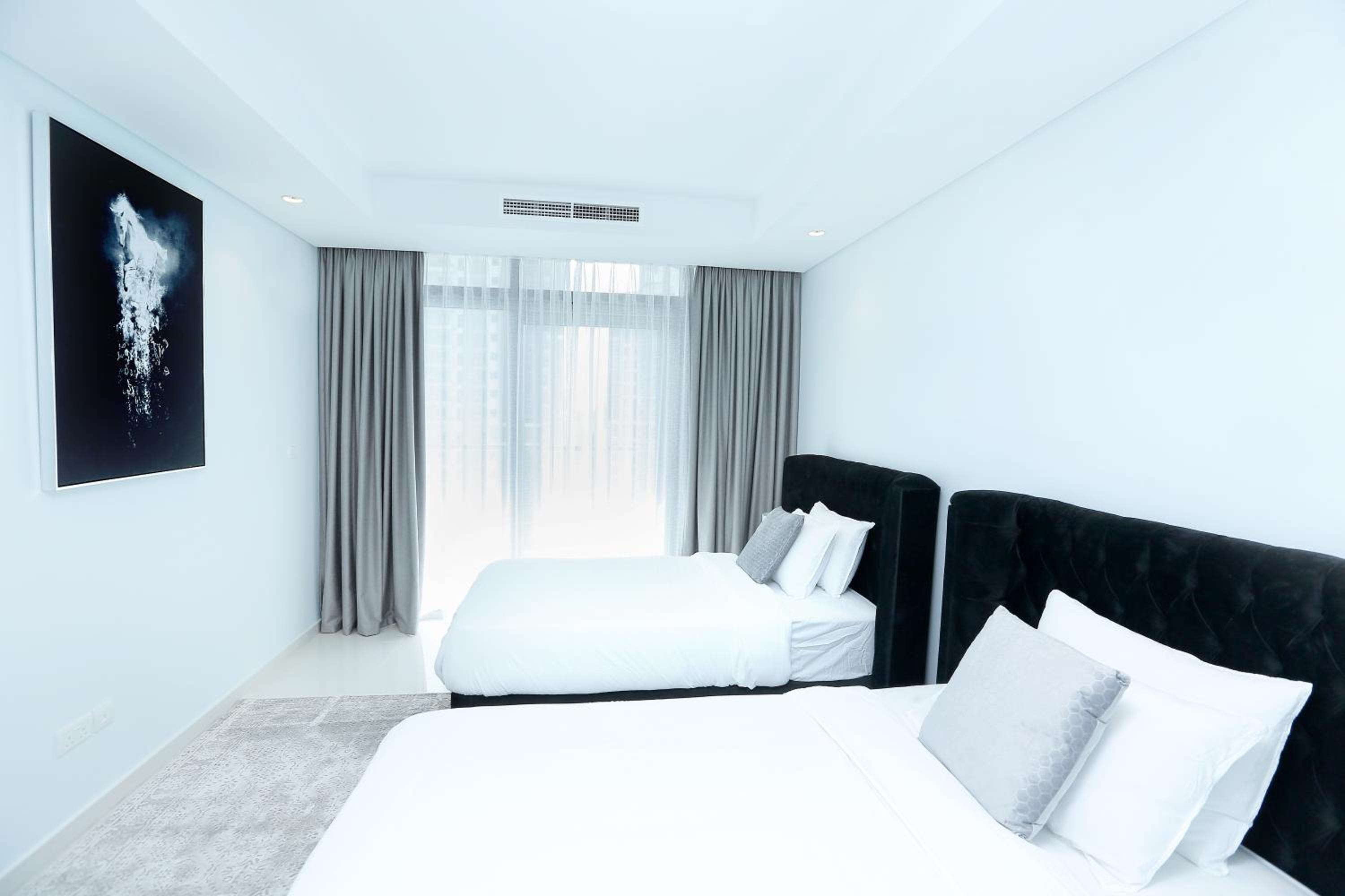 Paramount Midtown -Stunning 2 Bedroom Apt with Burj-Khalifa view