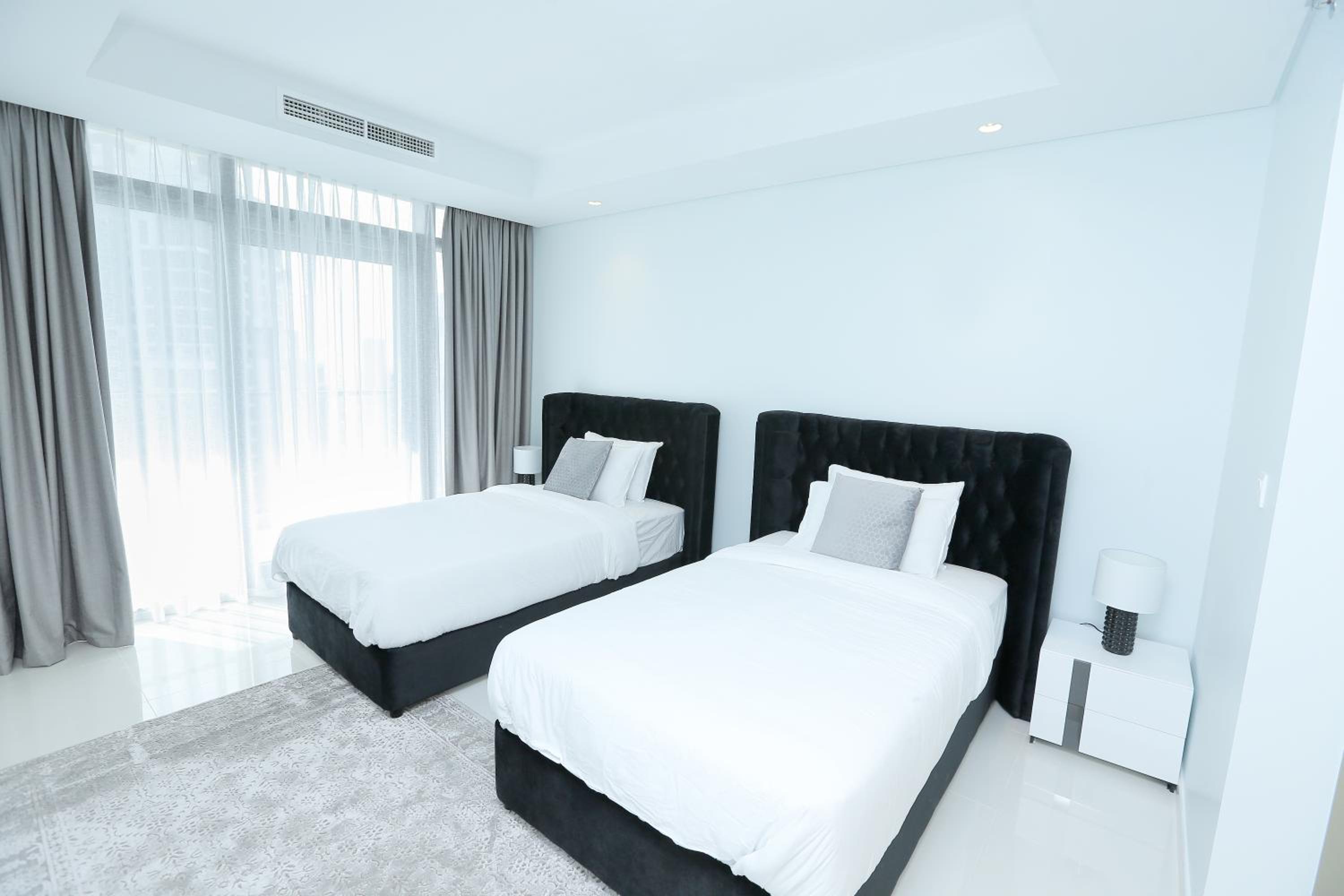 Paramount Midtown -Stunning 2 Bedroom Apt with Burj-Khalifa view