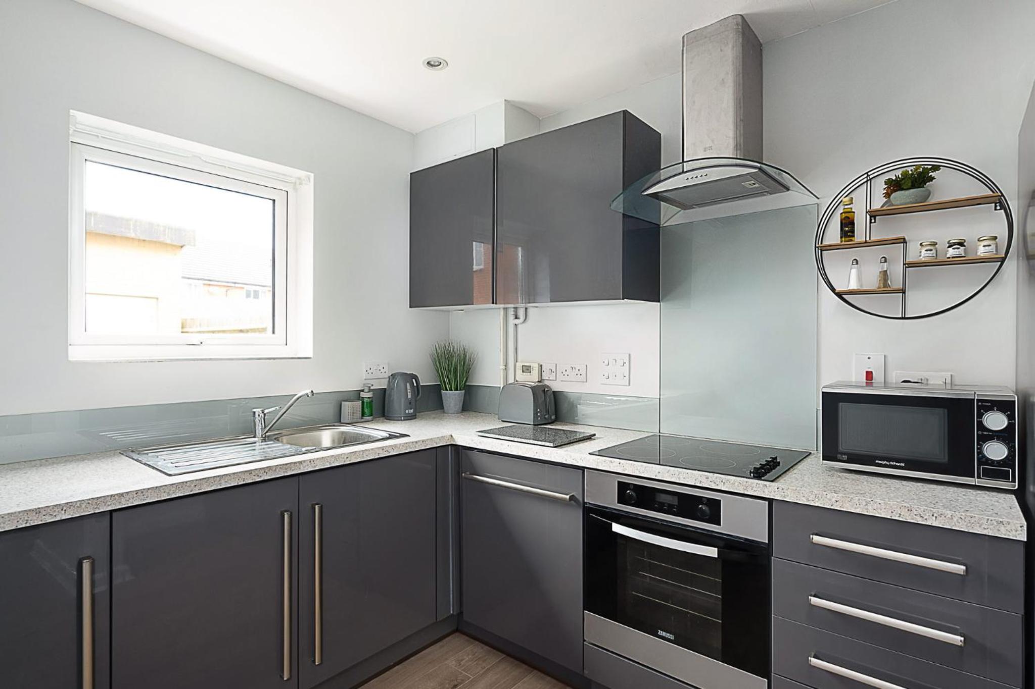 Stylish Serviced Apartment in Reading view 3