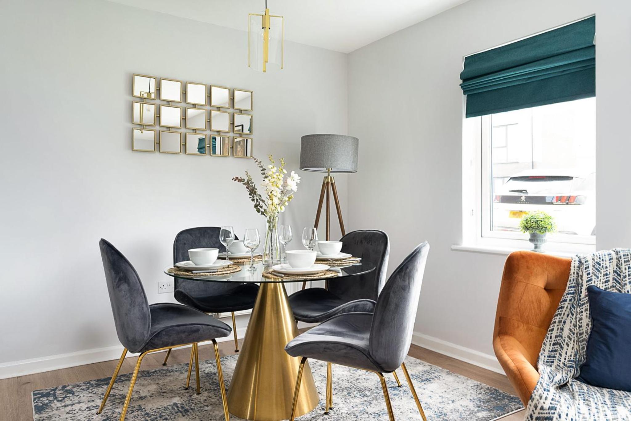 Stylish Serviced Apartment in Reading view 2