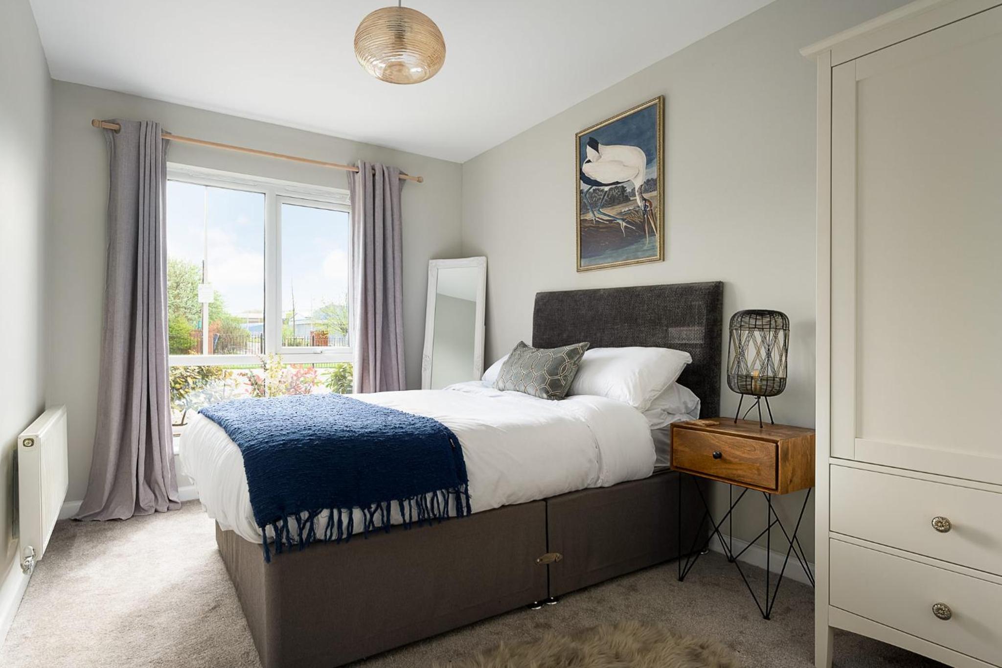 Stylish Serviced Apartment in Reading view 5