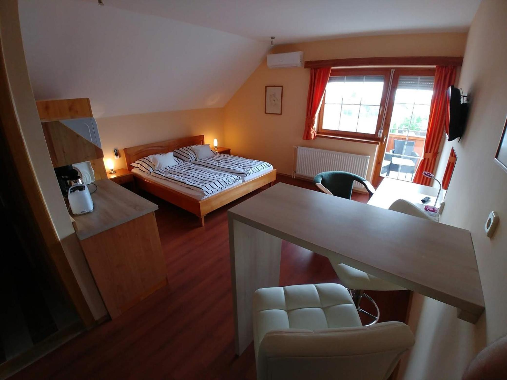 Ciklámen apartman view 5