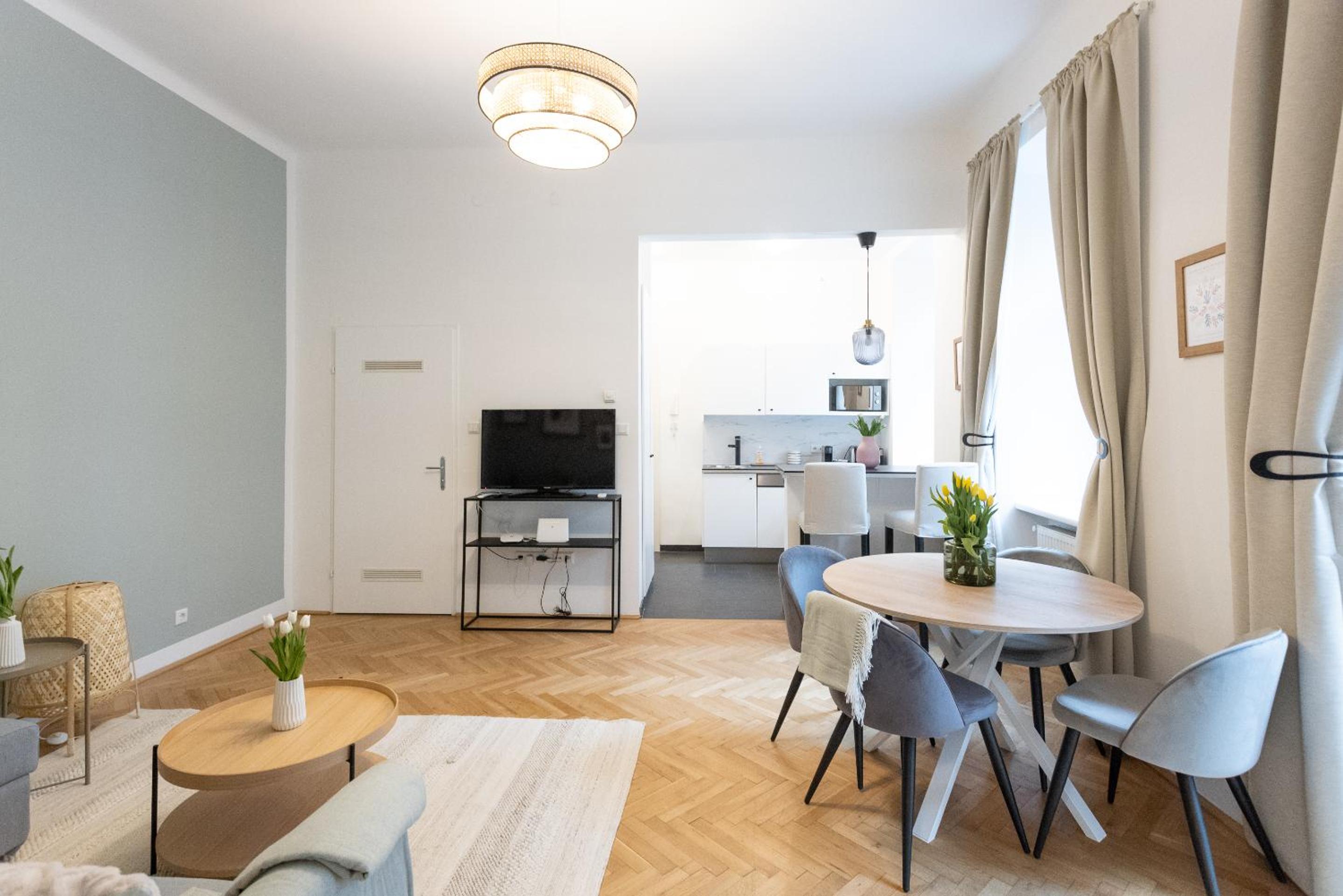 Apartment with balcony - trendy neighborhood